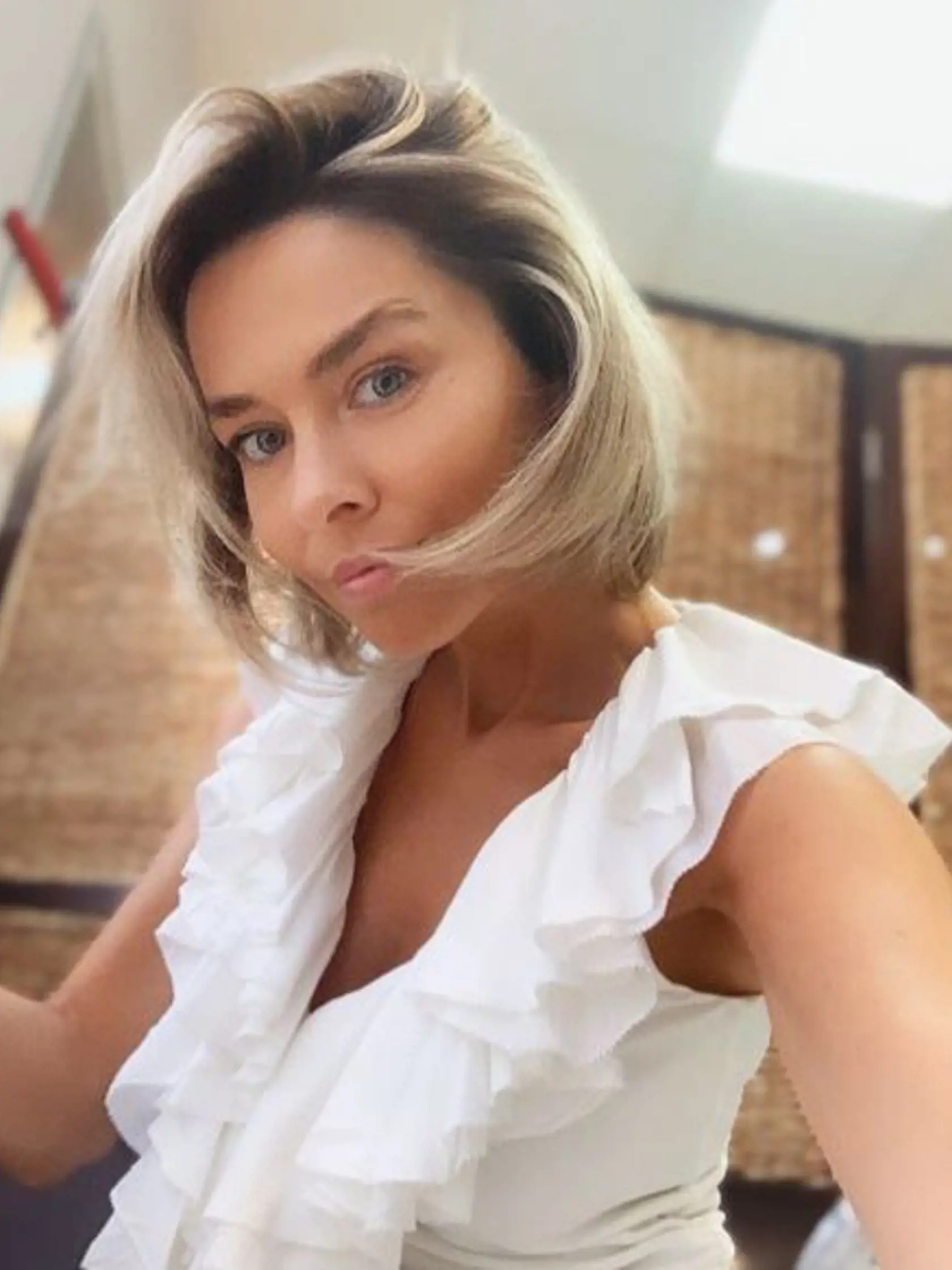 Eva Varholíková Rezešová je až príliš aktívna na sociálnej sieti. S dcérami je to však pomenej