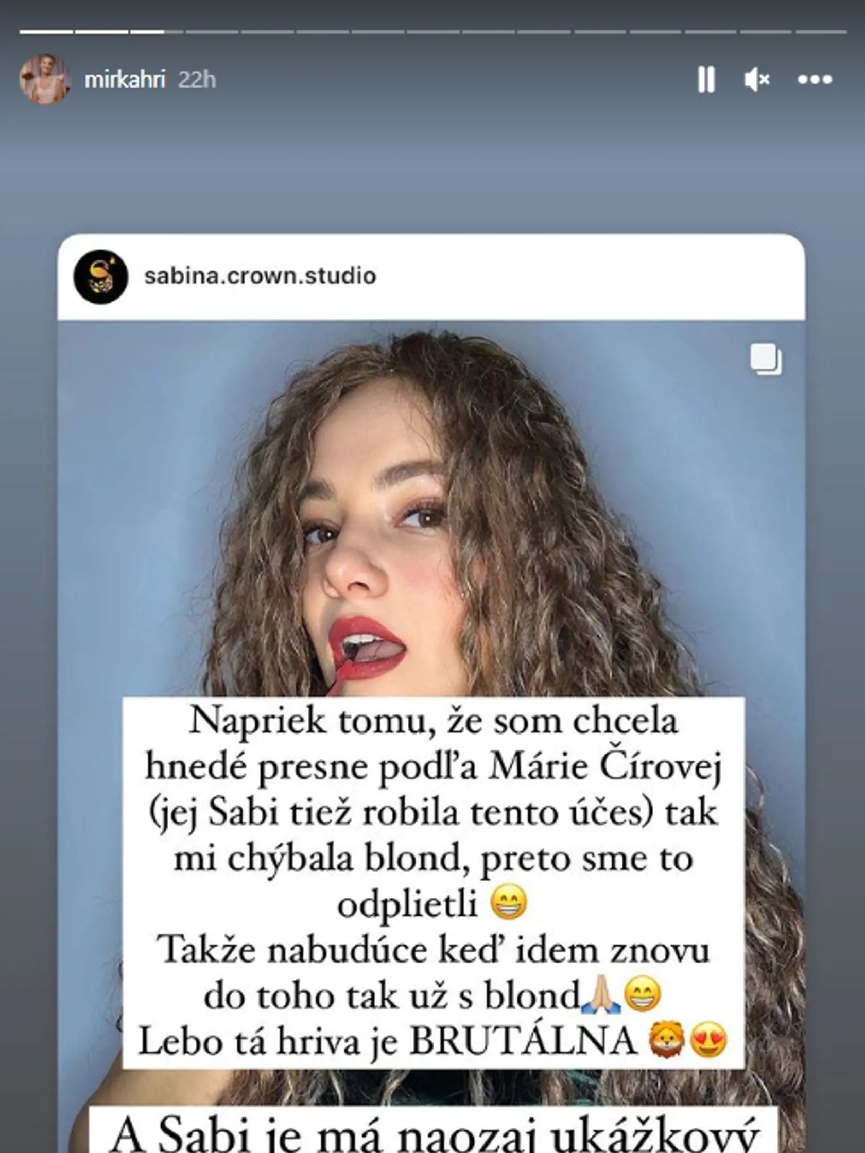 Mirku inšpirovala k účesu speváčka Mária Čírová. Ku kritizovaným kučerám sa plánuje vrátiť, ale v blond verzii.