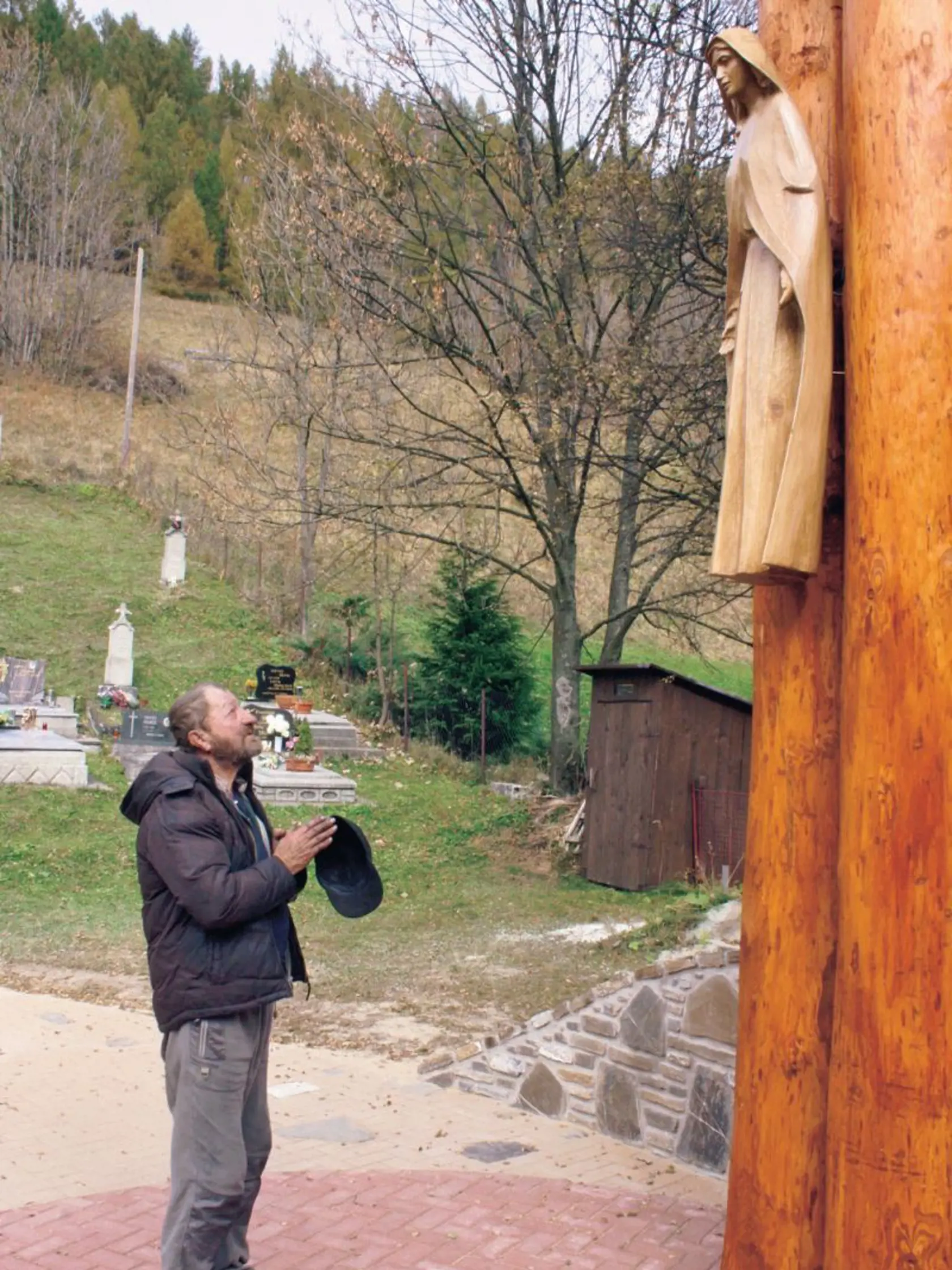 Každý deň sa chodí modliť k soche Panny Márie