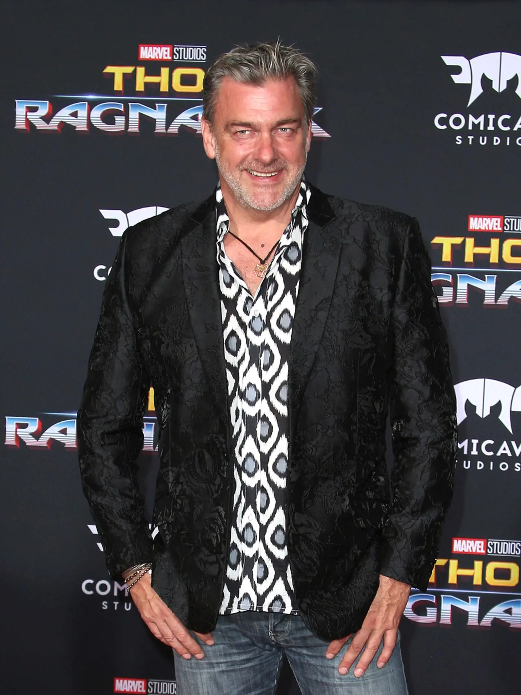 Vo veku 58 rokov zomrel obľúbený herec Ray Stevenson.
