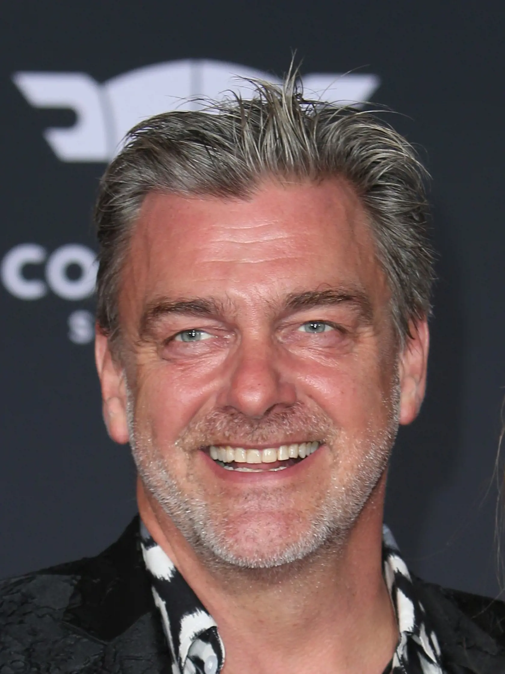 Vo veku 58 rokov zomrel obľúbený herec Ray Stevenson.