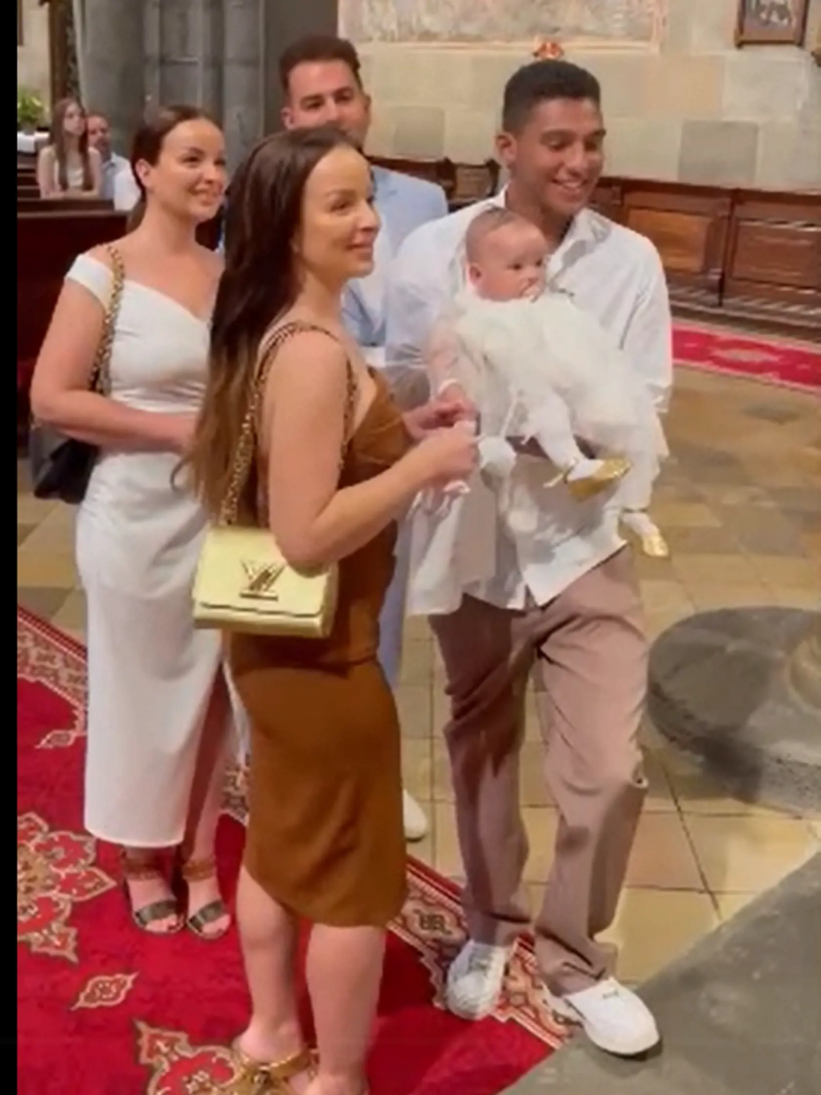 Matúš Kolárovský si užíval krátko po krste svojej dcéry nespútanú zábavu do rána v nočnom podniku v centre Bratislavy