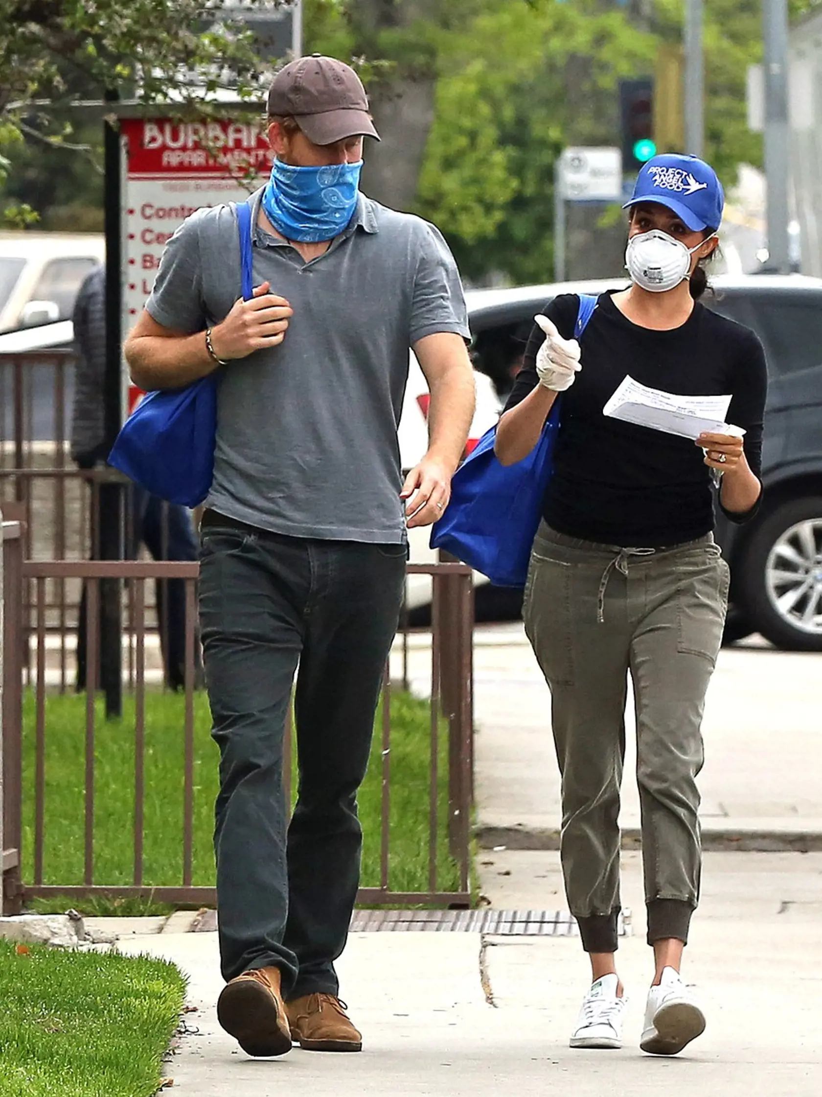 Harry a Meghan pomáhajú v Los Angeles.