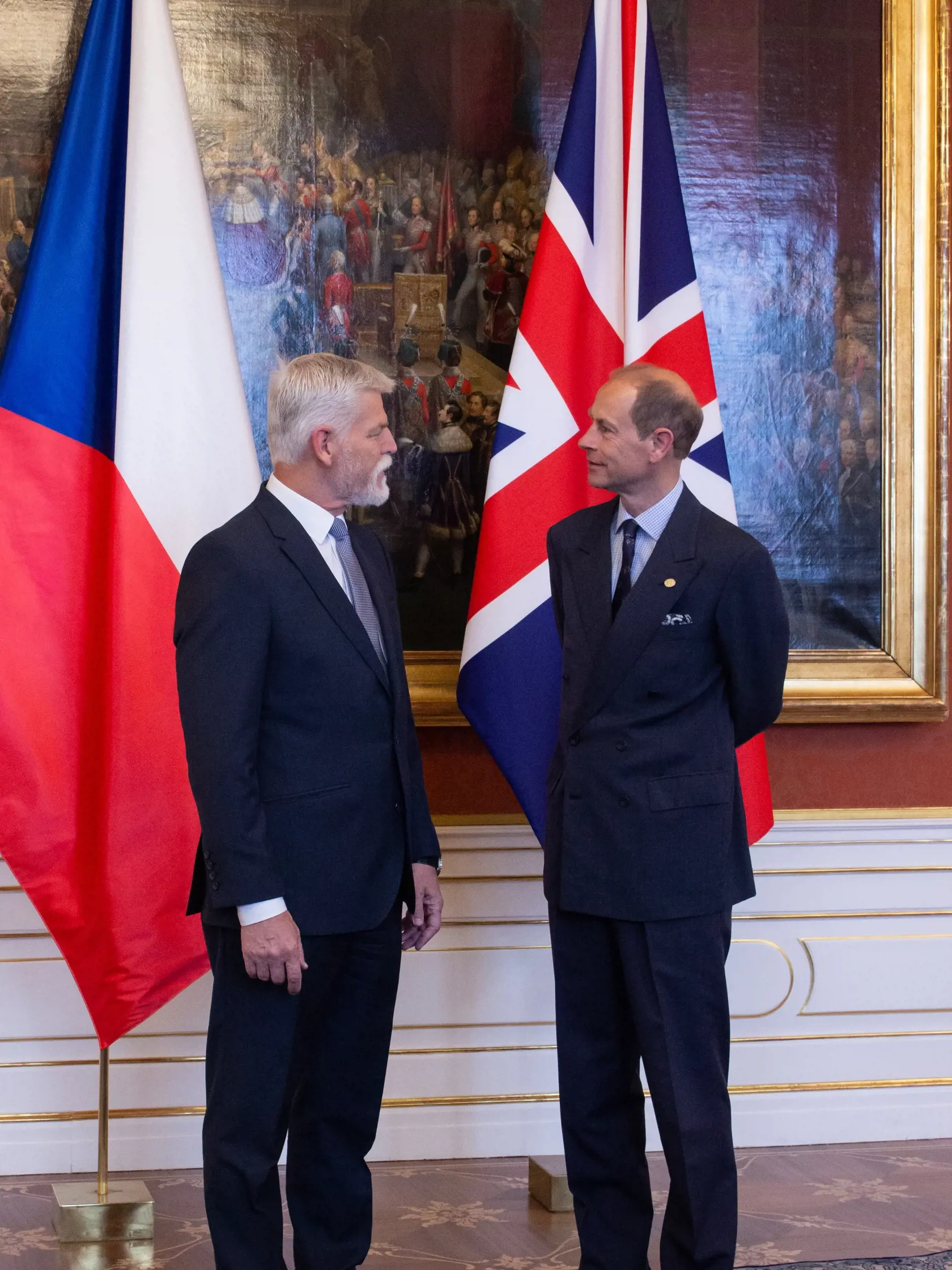 Na snímke britský princ Edward (vpravo) a český prezident Petr Pavel počas prijatia na Pražskom hrade. Praha, 24. mája 2023. FOTO TASR - Barbora Vizváryová