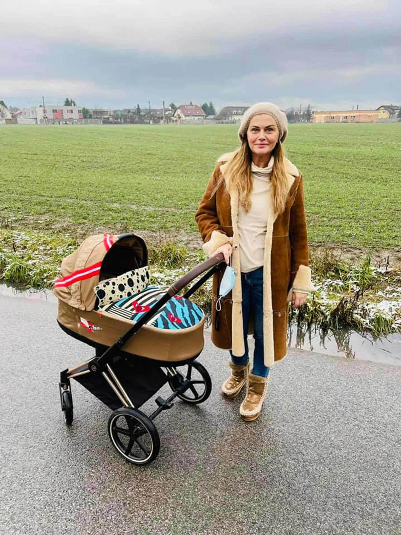 Monika Beňová bojuje s popôrodnými kilami prechádzkami a na stacionárnom bicykli.