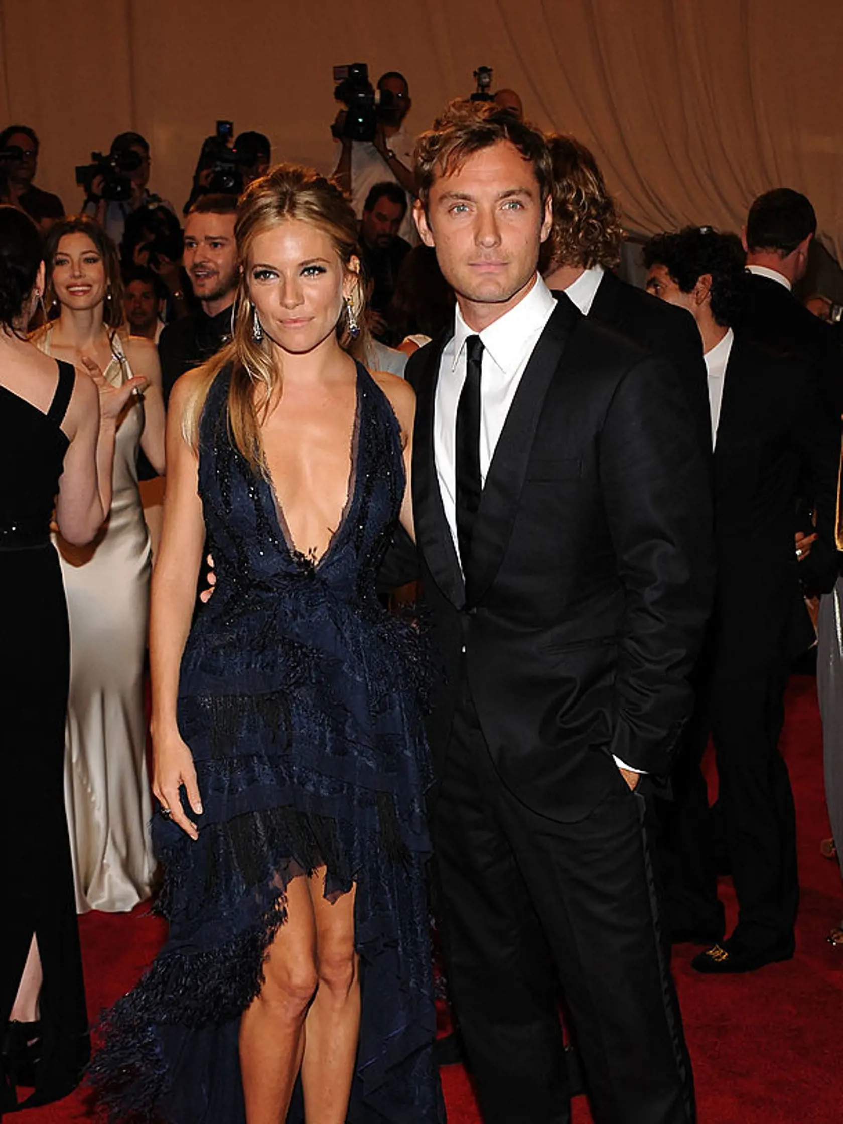NEW YORK - MAY 03:  Actors Sienna Miller and Jude Law attend the Costume Institute Gala Benefit to celebrate the opening of the "American Woman: Fashioning a National Identity" exhibition at The Metropolitan Museum of Art on May 3, 2010 in New York City.  (Photo by Larry Busacca/Getty Images) *** Local Caption *** Sienna Miller;Jude Law
