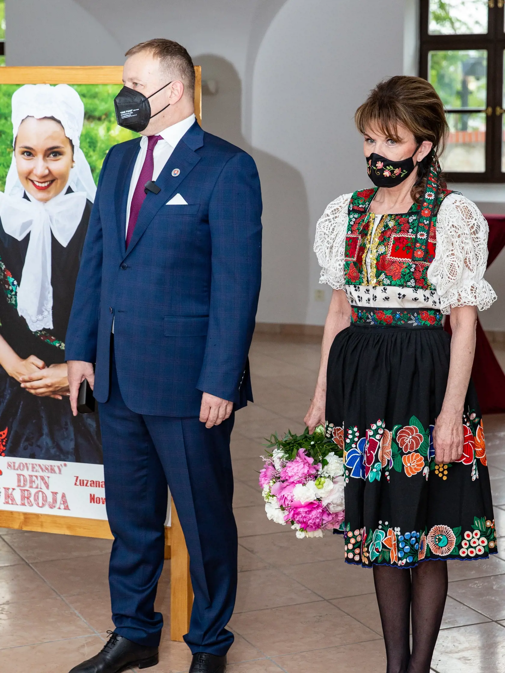 Vernisáž výstavy “Slovenský den kroja”  ktorá sa uskutočnila na Bratislavskom hrade. Na snímke je Boris Kollár a Mária Reháková. 