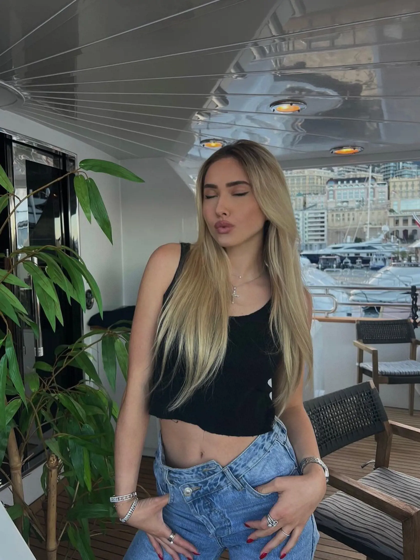 Mladšia dcéra Geissovcov Shania Geiss má nového nápadníka. Je ním mladý spevák a youtuber Josh. Mama Carmen je z potencionálneho zaťa nadšená.