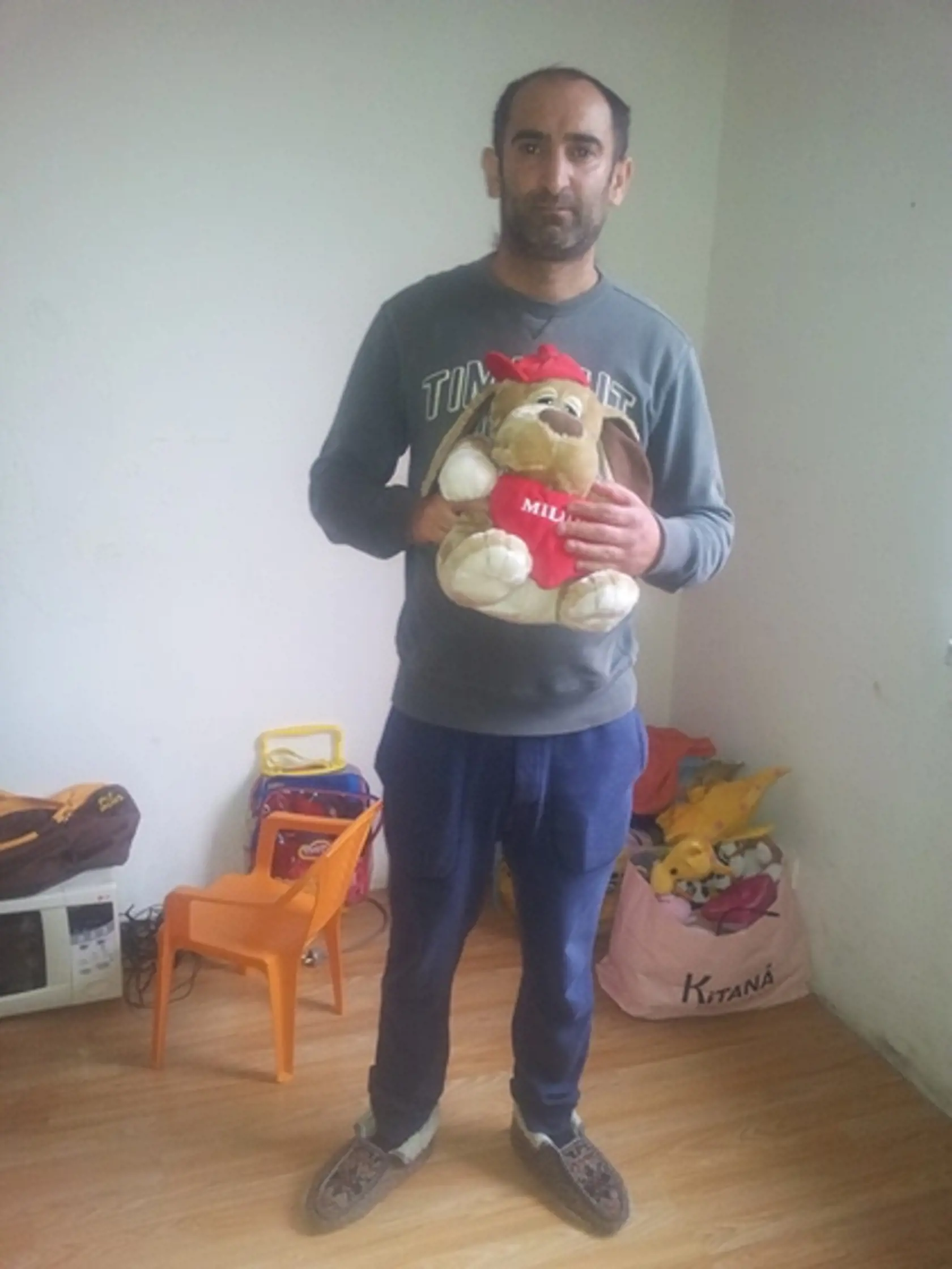 Emil našiel prázdny byt, po deťoch mu ostali iba hračky.