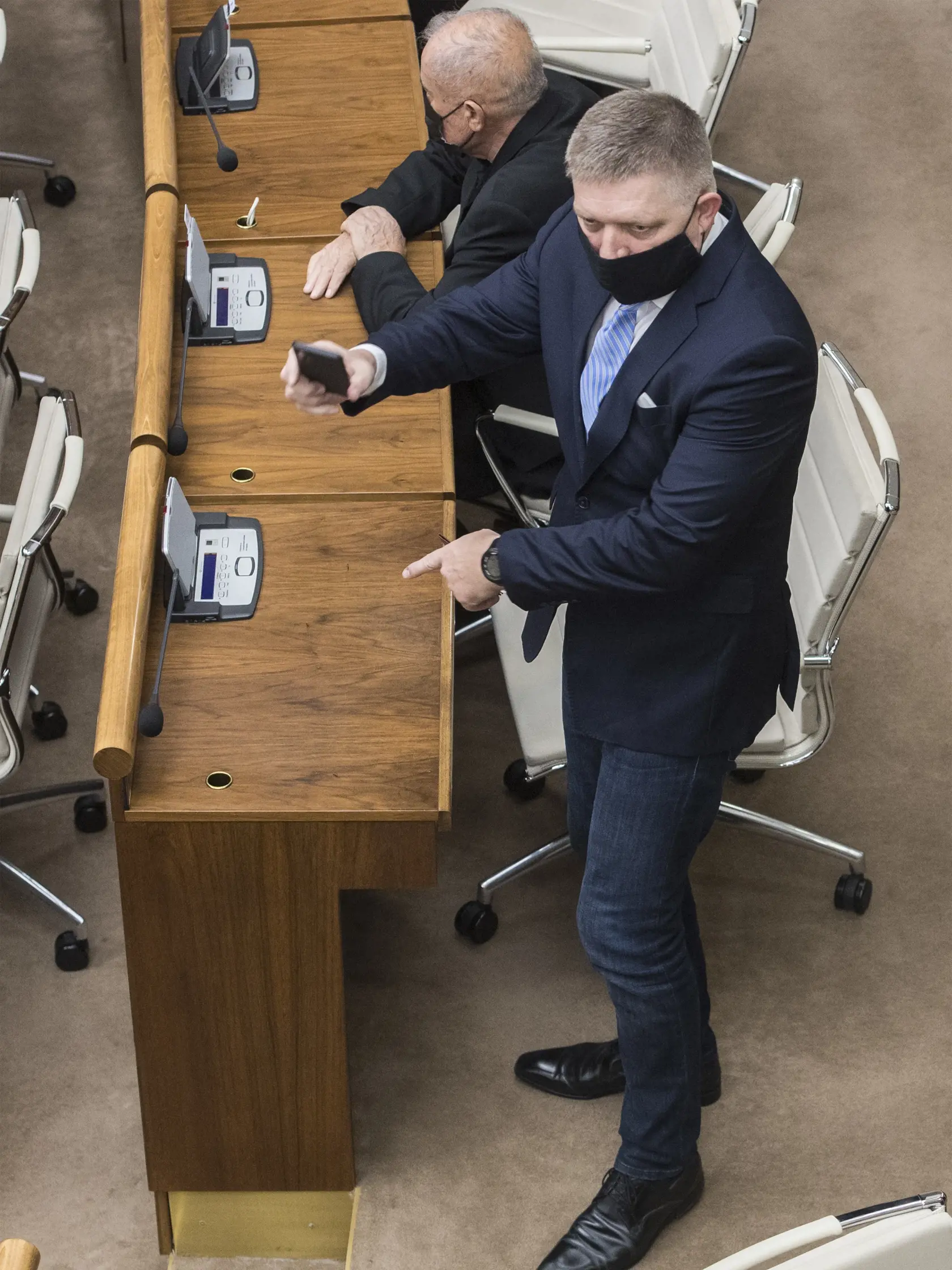 "Je zvláštne, že sudca Kliment vo svojom stanovisku neprotestuje proti jasnému prepojeniu na svojho synovca – prokurátora Špeciálnej prokuratúry - O. Repu, ktorý dával návrh na vzatie D. Kováčika do väzby, ani na ďalšie jasné dôkazy, ktoré by ho v civilizovanom právnom štáte automaticky vylúčili z rozhodovania pre zaujatosť," pokračoval ďalej Robert Fico
FOTO TASR - Martin Baumann
