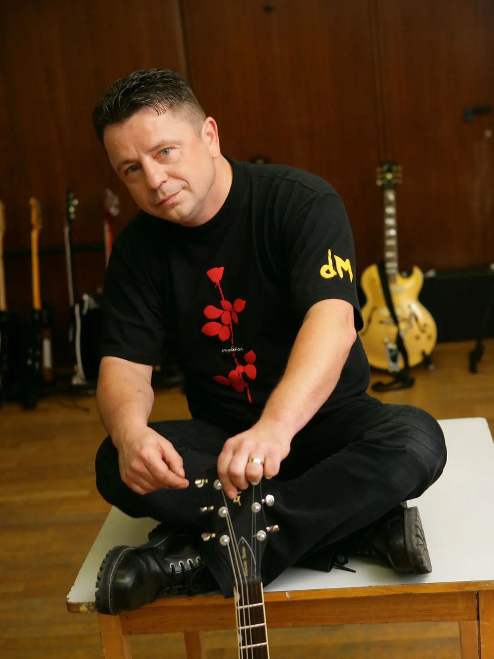 Spevák Petr Muk († 45).
