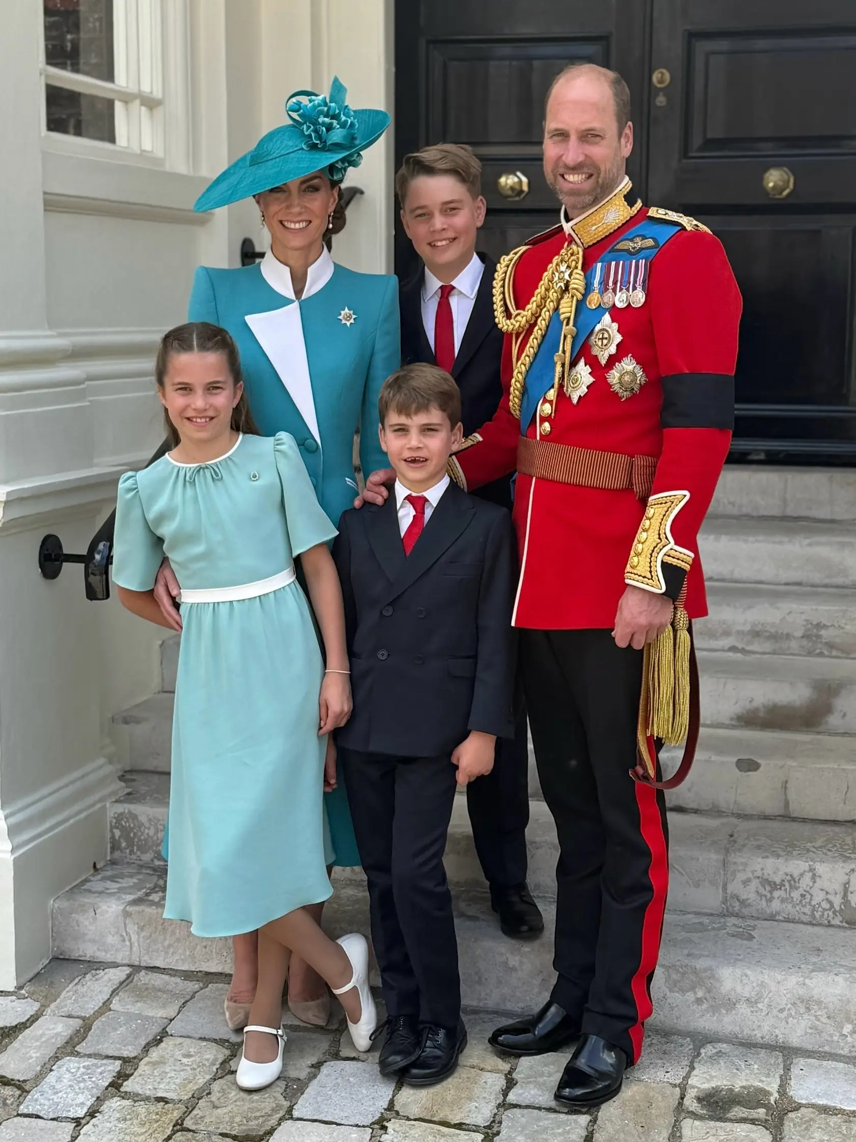 Princ William a Kate na oslave narodenín kráľa Trooping the Colour.