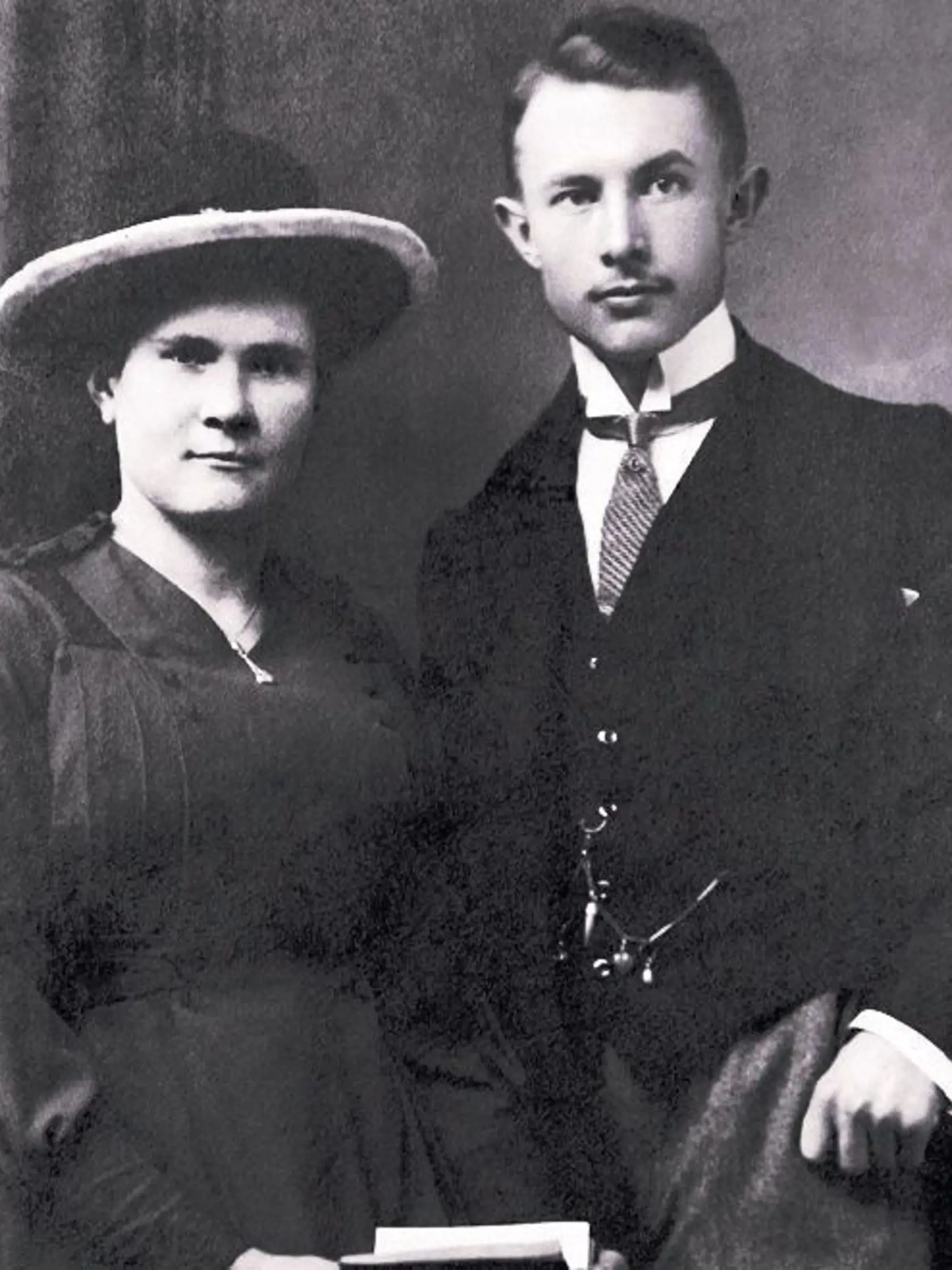 Manželia Brezárovci, Alžbetini rodičia.