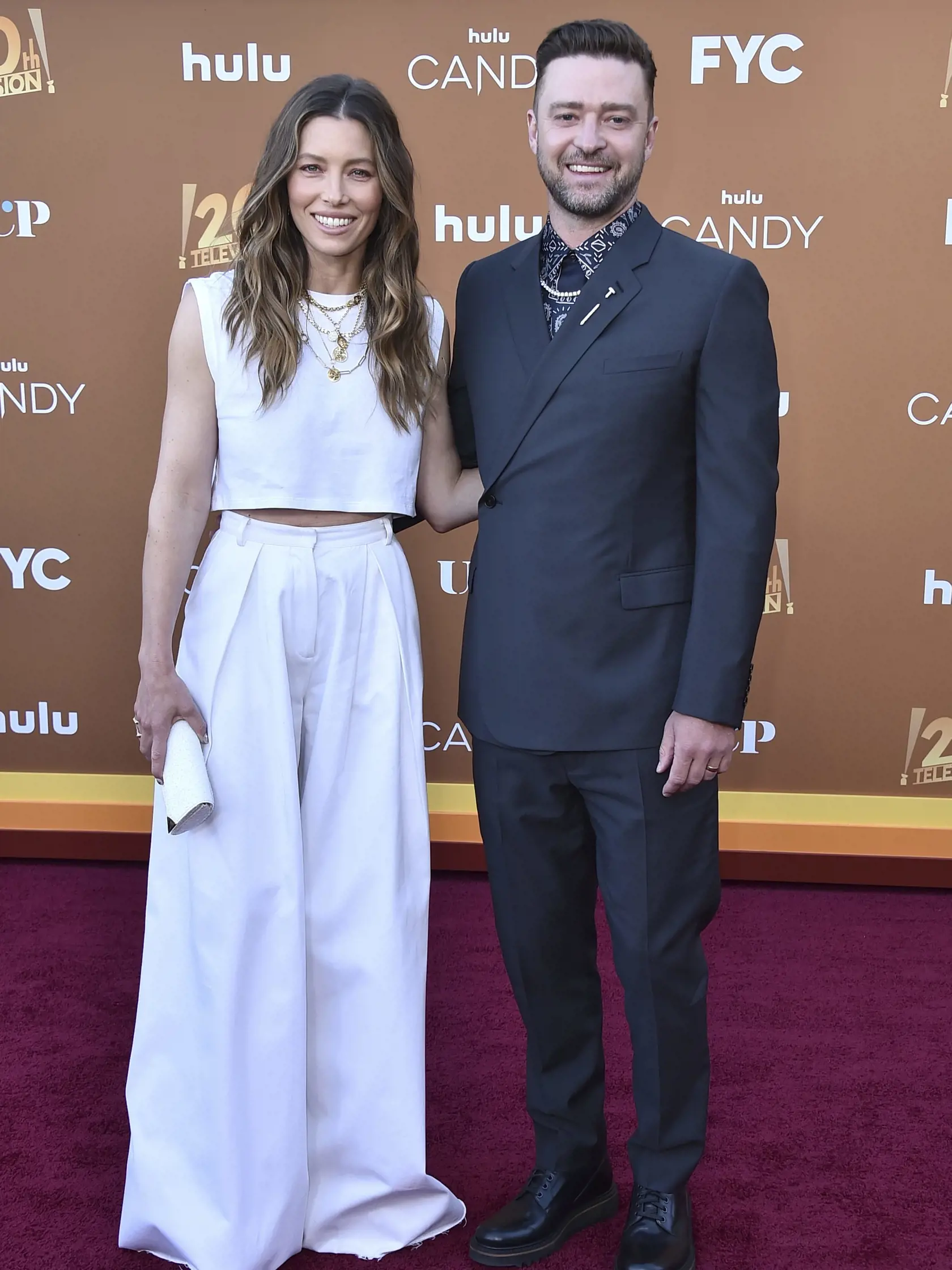 EBE 21 Los Angeles - Na snímke americká herečka  a producentka Jessica Biel (postava Candy Montgomeryovej) a jej manžel a spevák Justin Timberlake prichádzajú na premiéru americkej televíznej seriálovej kriminálnej drámy Candy v kine El Captain Theatre v Los Angeles v noci na 10. mája 2022. FOTO TASR/AP


Cast member and executive producer Jessica Biel, left, arrives with her husband, Justin Timberlake, at the Los Angeles premiere of "Candy," on Monday, May 9, 2022, at El Capitan Theatre. (Photo