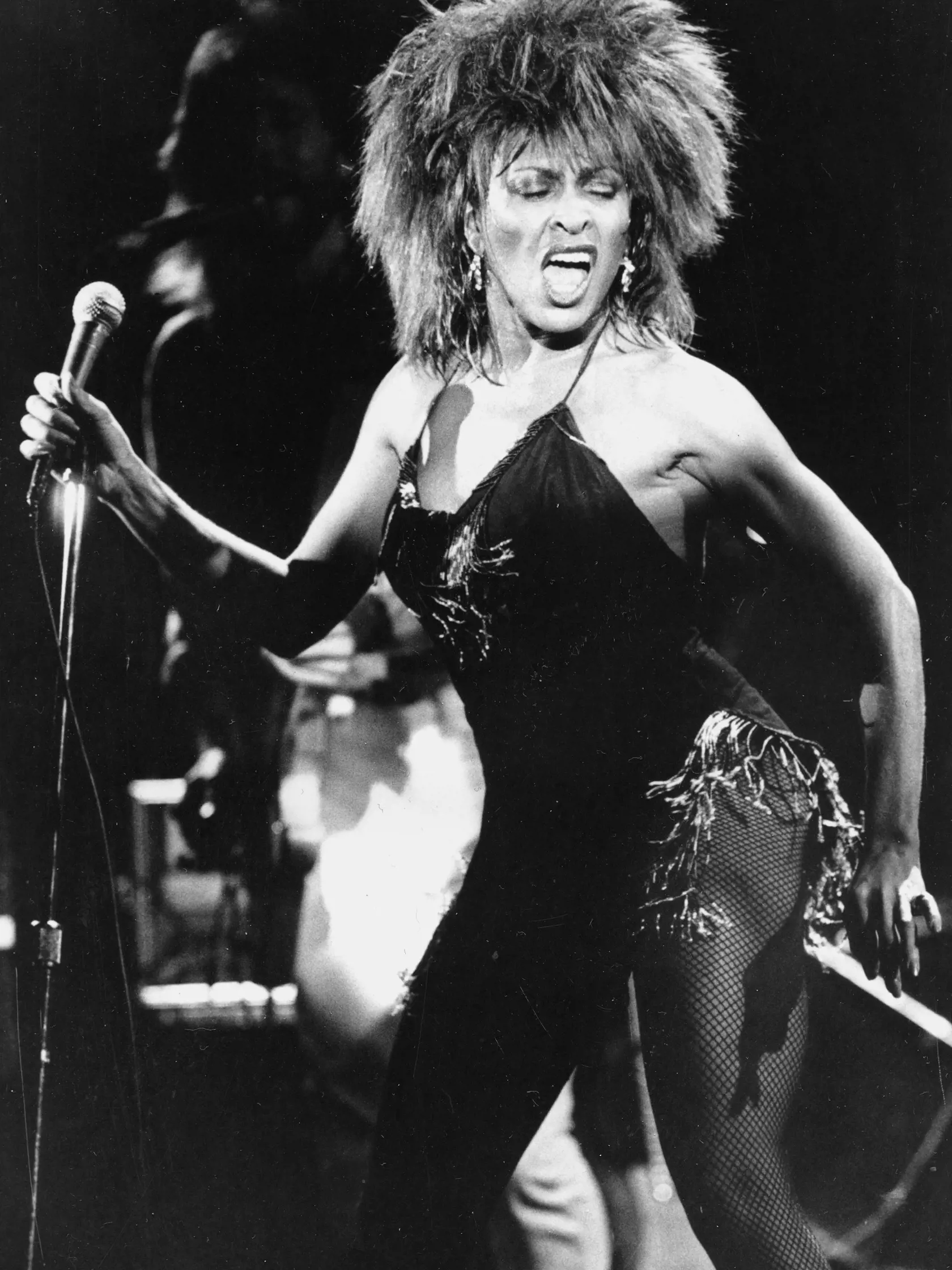 WA 51 archív Los Angeles - Na archívnej snímke z 2. septembra 1984 Tina Turnerová vystupuje s piesňou "What's Love Got to Do With It" v Los Angeles. Tina Turnerová zomrela vo veku 83 rokov v utorok 23. mája 2023. Stala sa jednou z najúspešnejších speváčok všetkých čias. Zomrela pokojne po dlhej chorobe doma v meste Küsnacht blízko Zürichu. Informovala o tom jej hovorkyňa, na ktorú sa odvolala tlačová agentúra Reuters. FOTO TASR/AP

FILE - Tina Turner performs her current hit song "What's Love Go