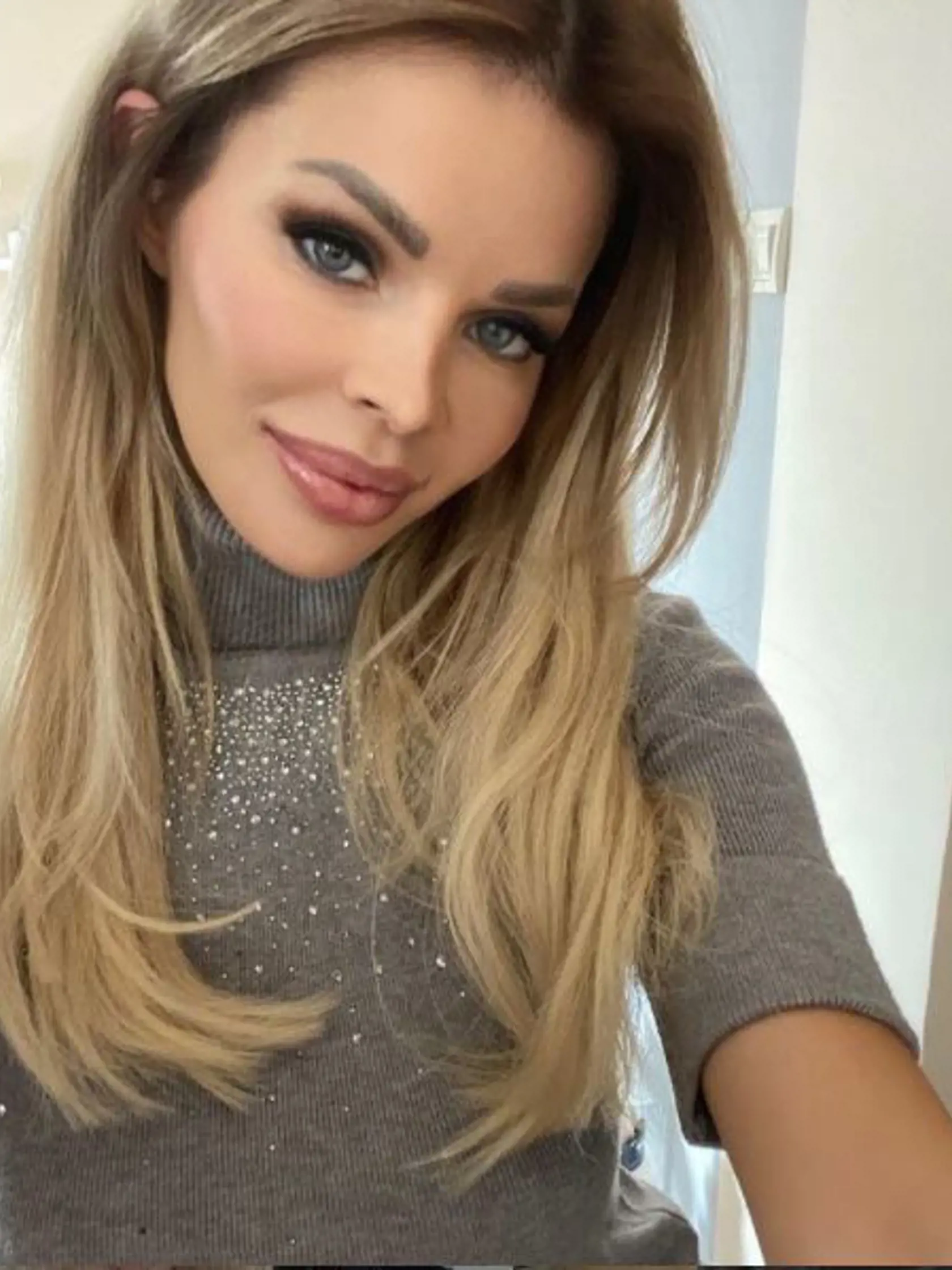 Takto vyzerá Silvia Kucherenko po tom, čo si prestala zväčšovať pery a stmavila si vlasy.