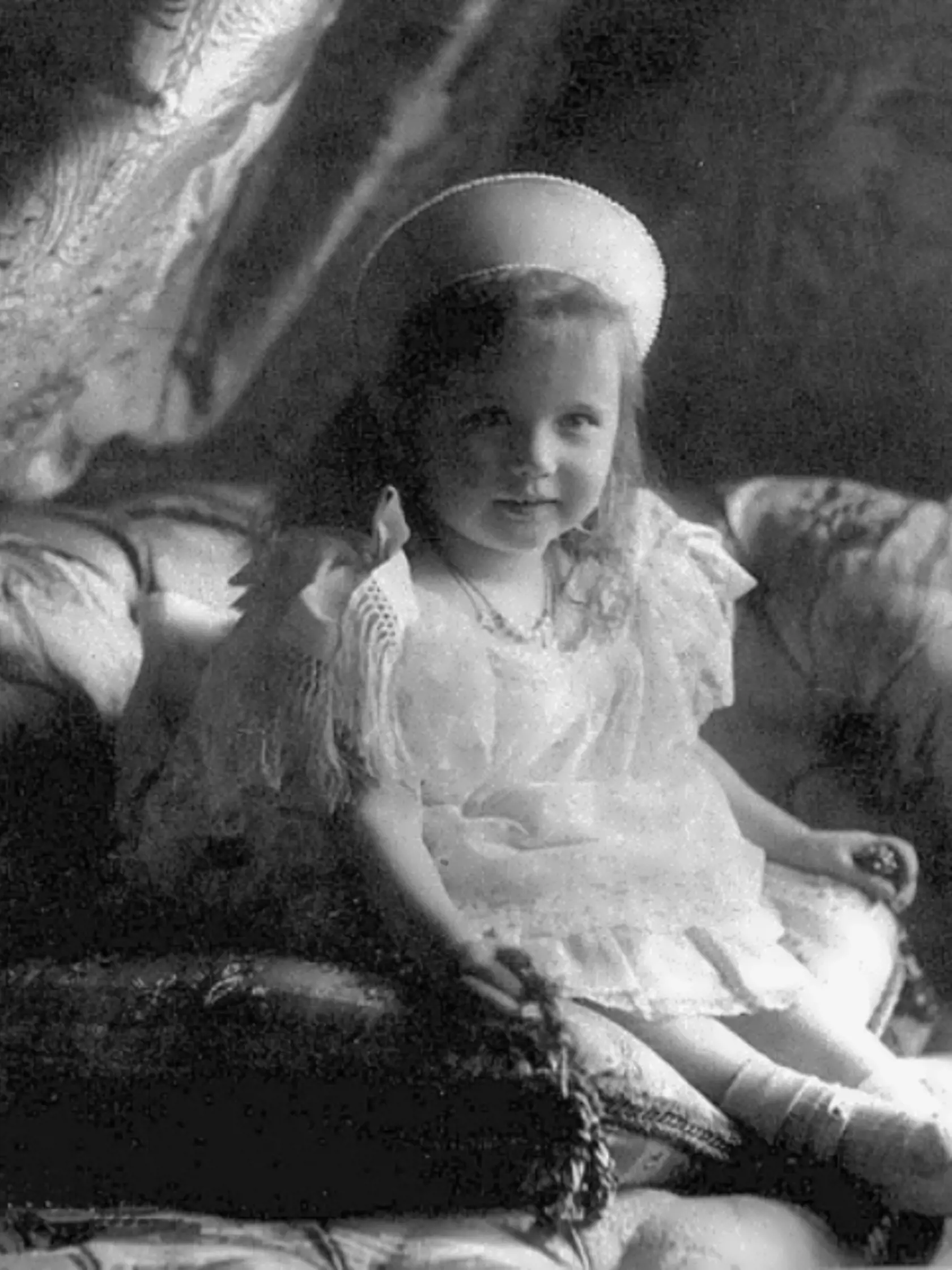 Anastázia bola najmladšou dcérou ruského cára Mikuláša II. a jeho manželky cárovnej Alexandry Fiodorovny.