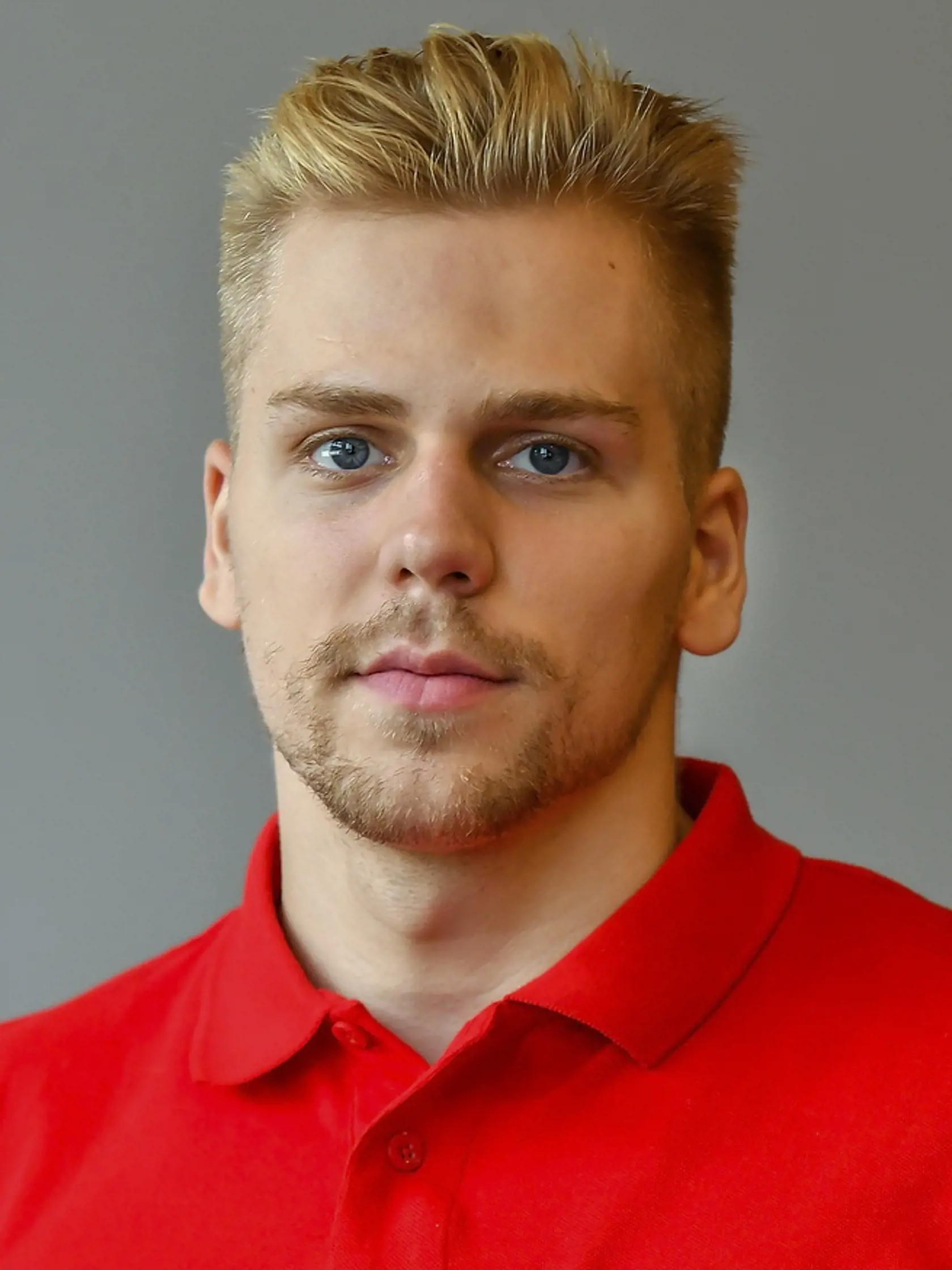 Erik Černák - obranca.