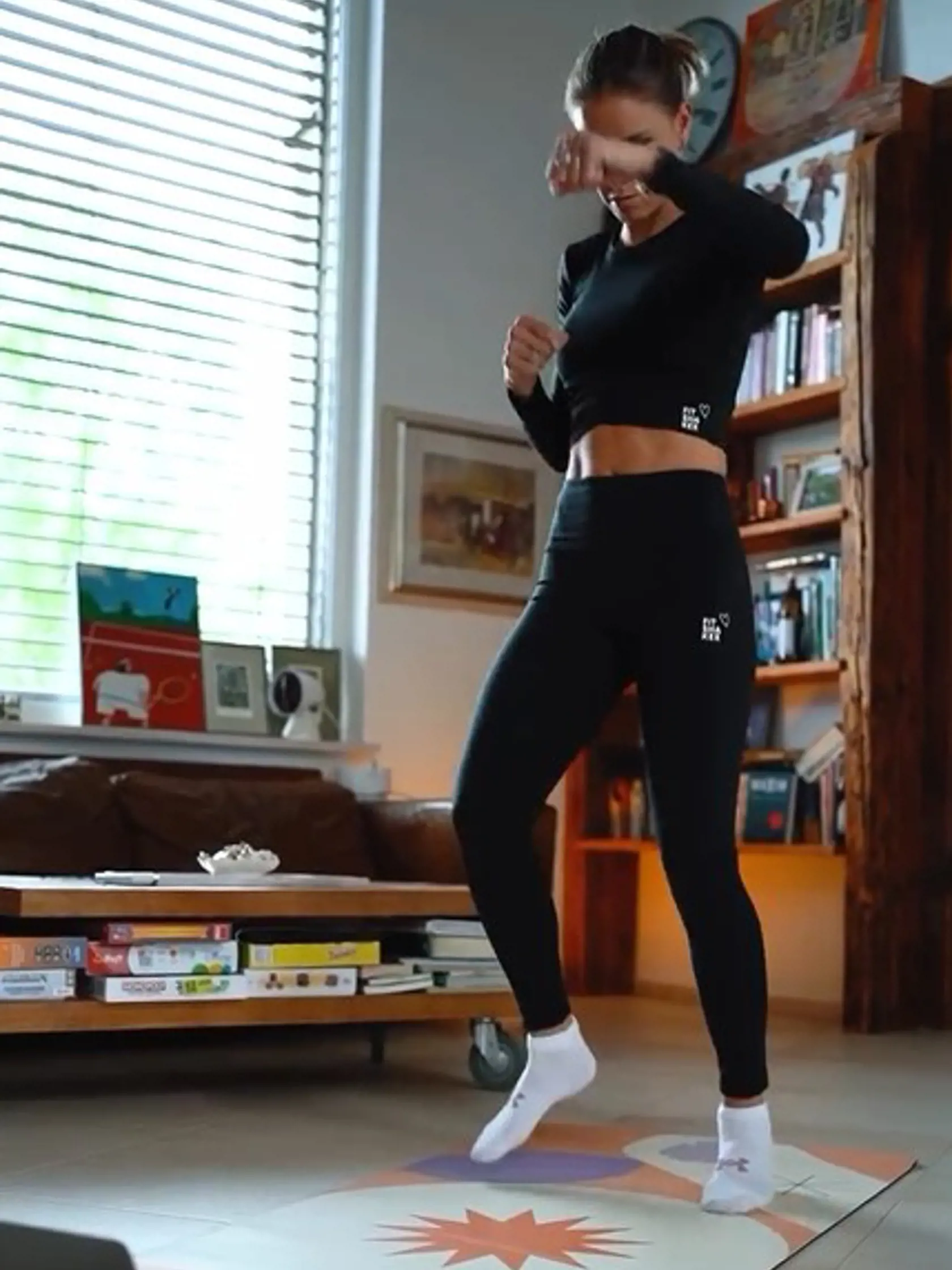 Nela Pocisková doma cvičí a takto to u nich vyzerá.