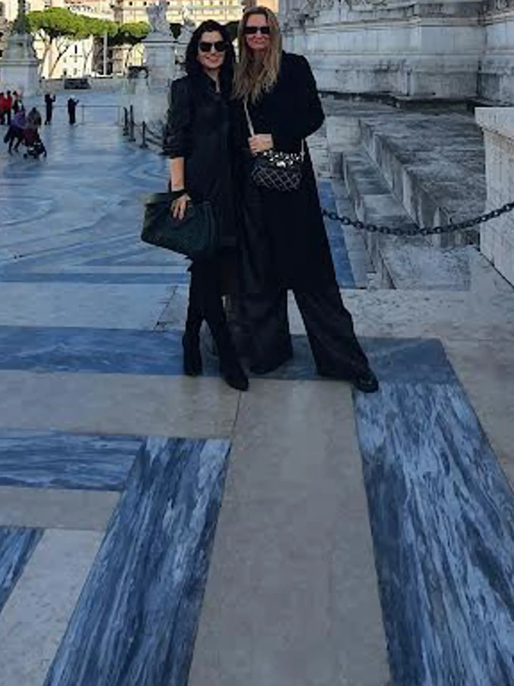 Pracovná cesta Jitky v Ríme s úspešnou designovou grafičkou Barborou Klimzovou. Zvolili si black styling.