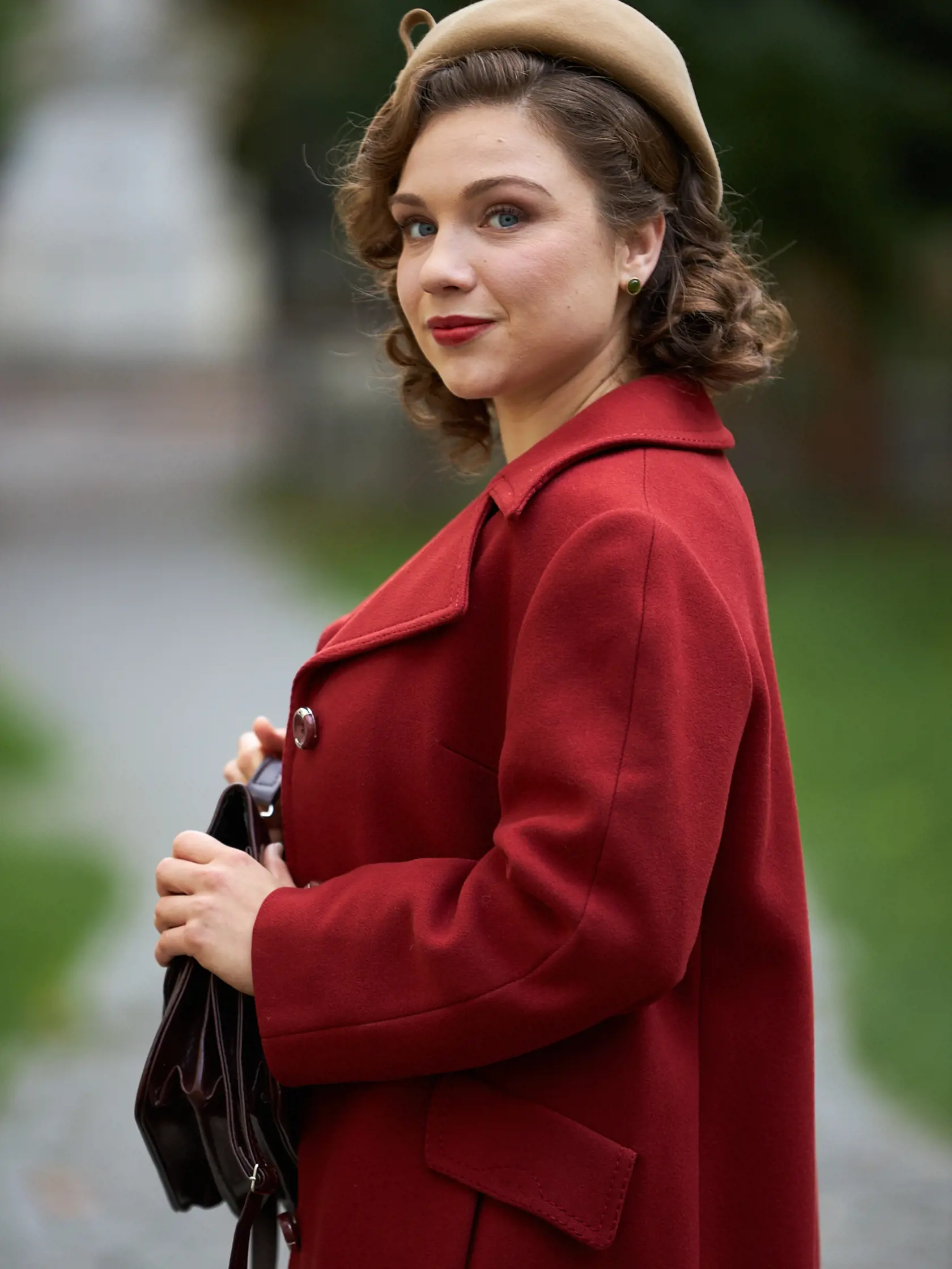 Lesana Krausková ako krehká Alenka z Dunaja.