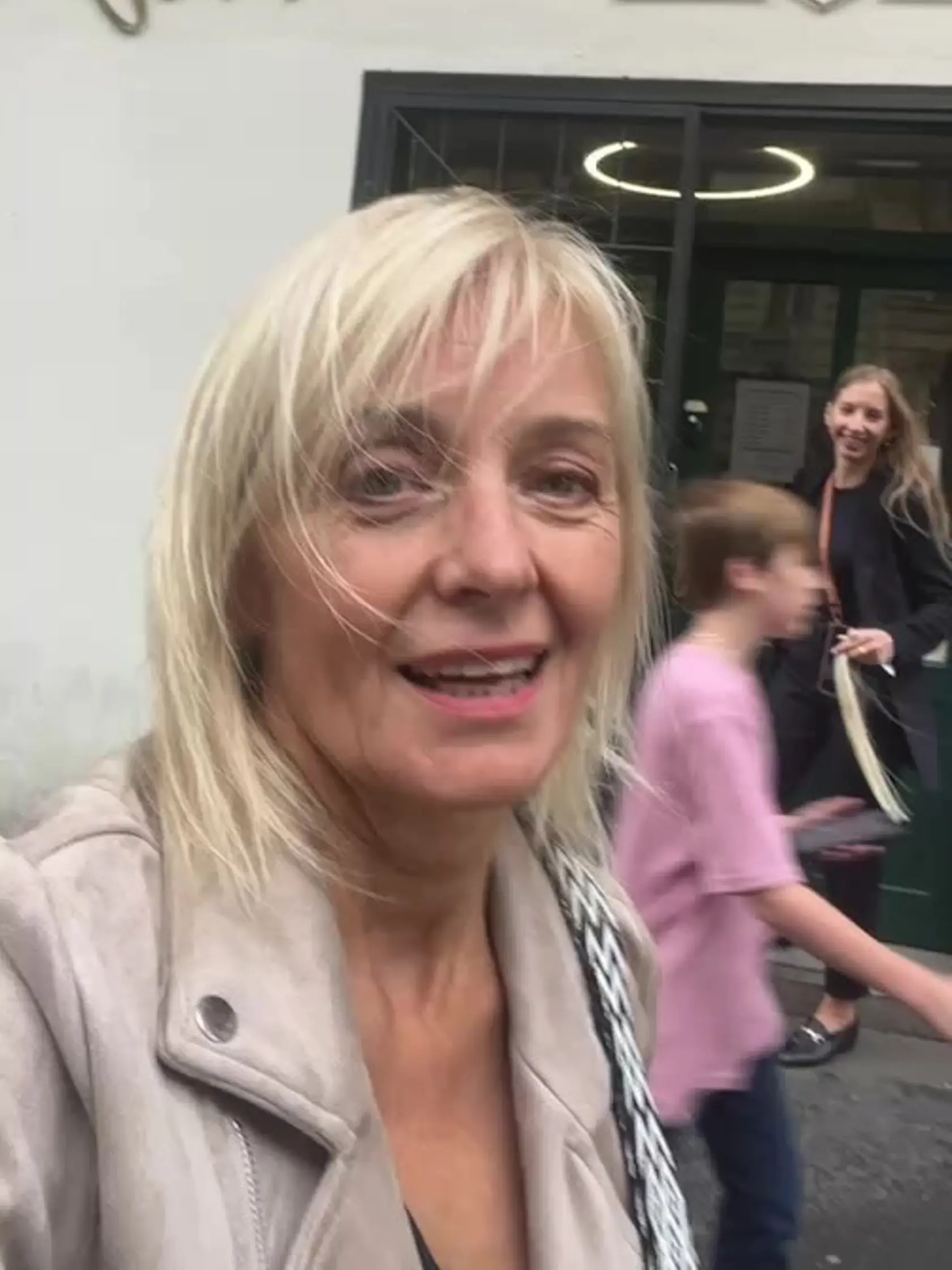 Veronika pred predĺžením a zahustením vlasov