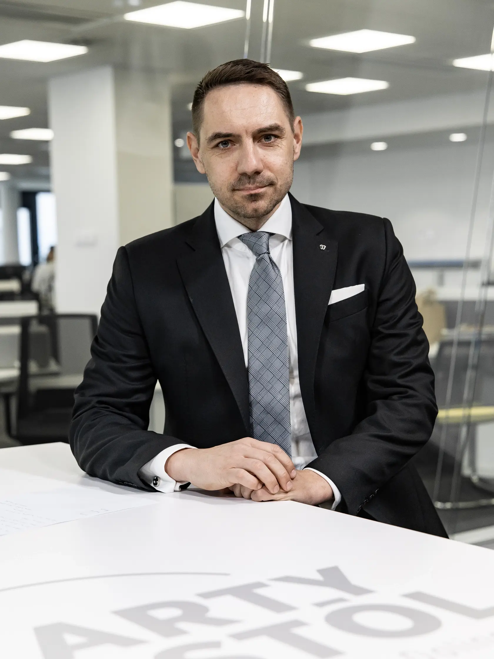 Diskusná relácia "Karty na stôl", ktorej hosťom bol György Gyimesi.