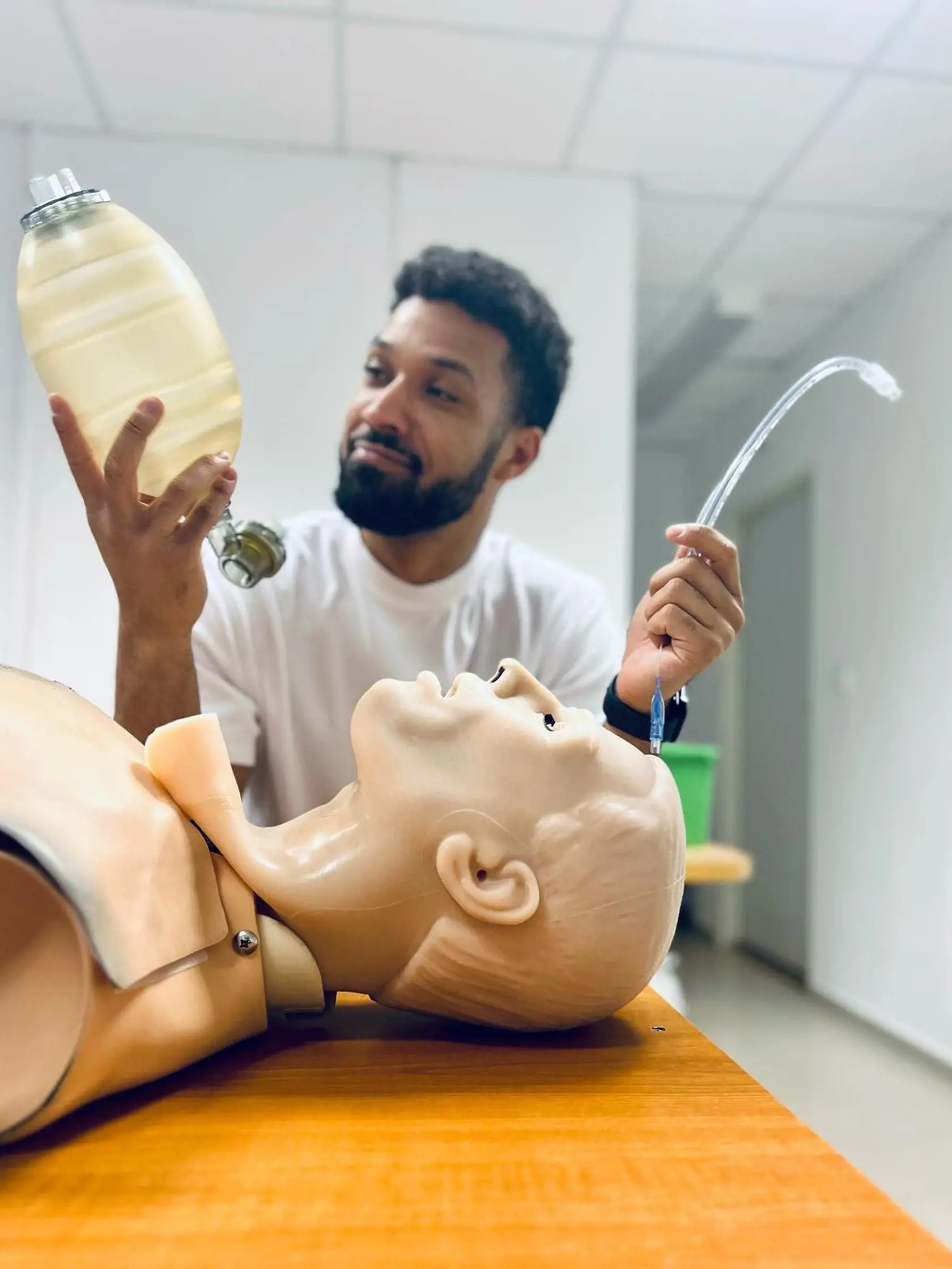 Victor Ibara študent medicíny počas praxe