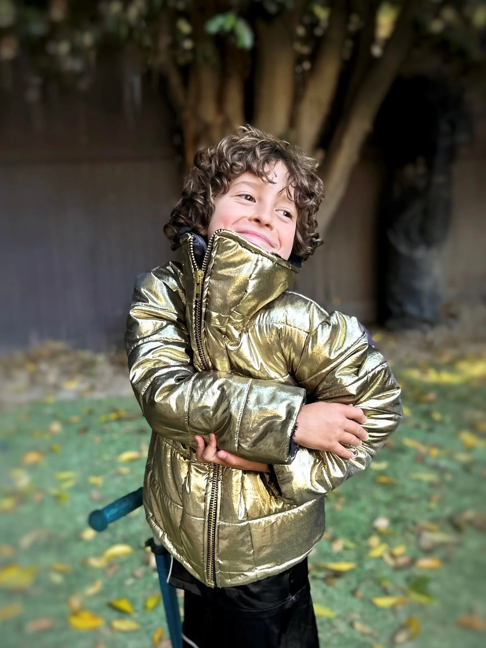 Max Alexander je sám módnou ikonou. Nedá si na seba hocičo. 