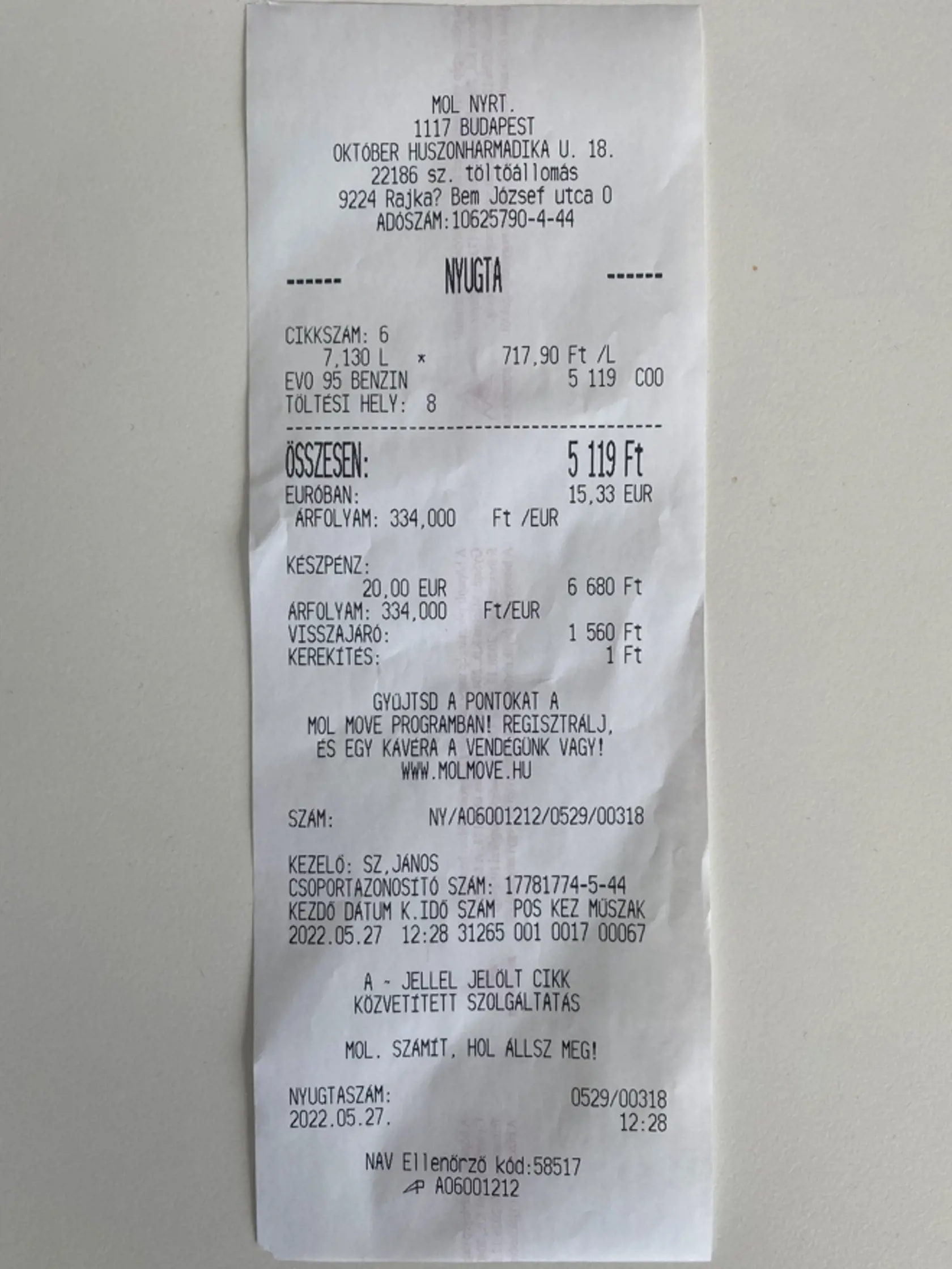 Blok z čerpacej stanice v Rajke. 