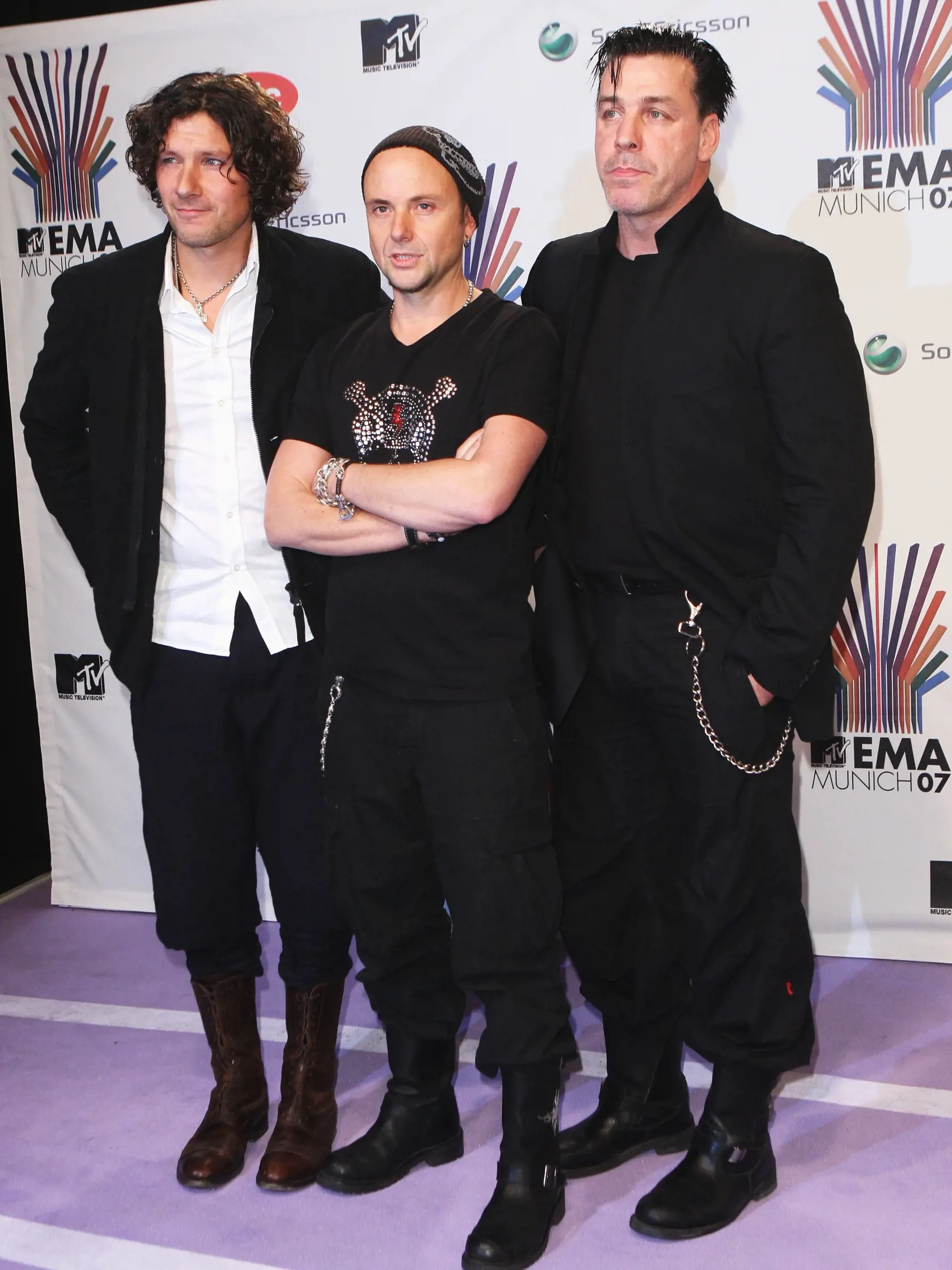Kontroverzný frontman nemeckej kapely Rammstein Till Lindemann oslávil len pred nedávnom životné jubileum. Okrem toho, že patrí k talentovaným hudobníkom v mladosti bol juniorským vicemajstrom Európy v plávaní, dnes básnik, provokujúci textár, občasný herec a tiež kvalifikovaný pyrotechnik.