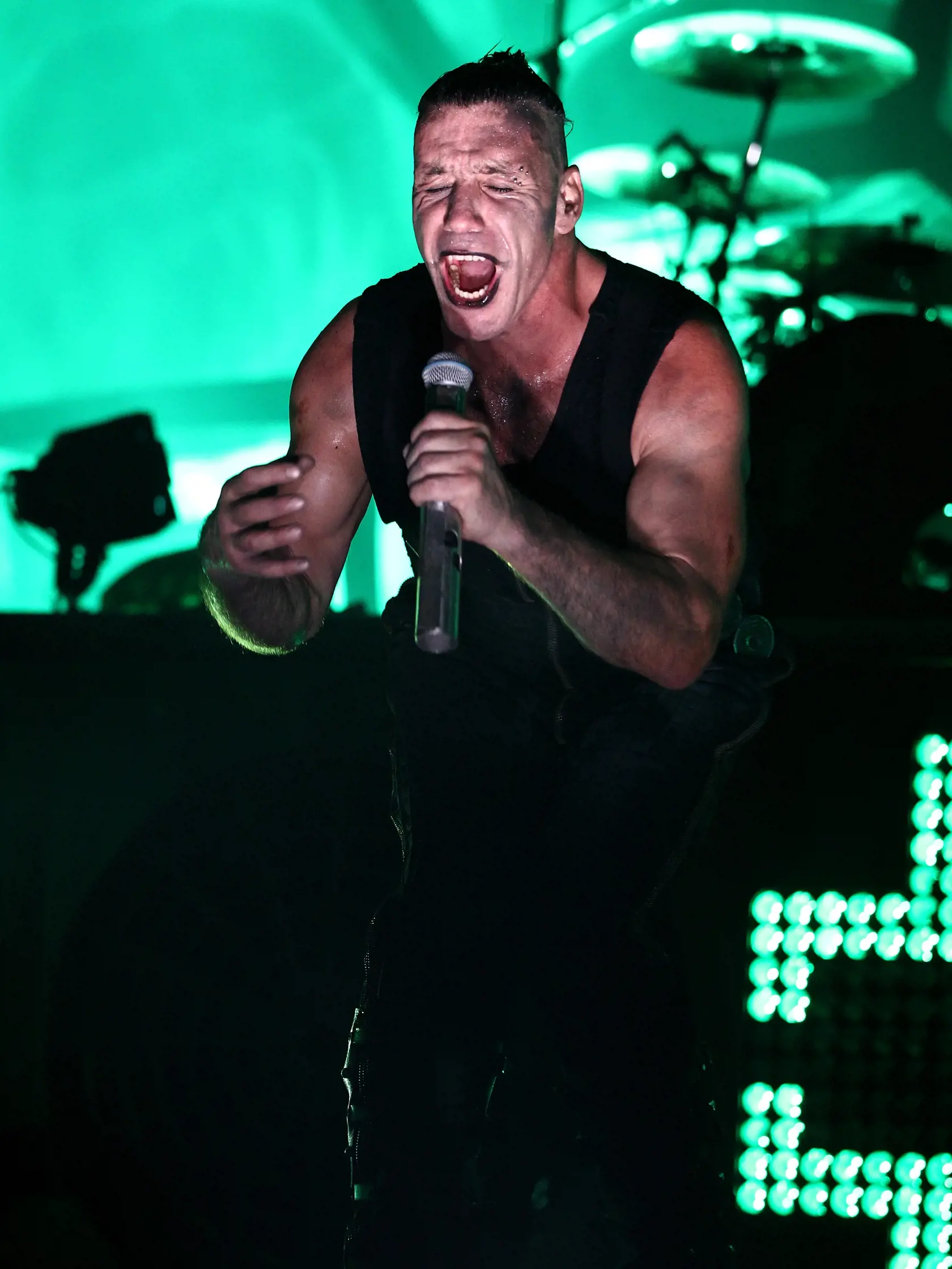 Koncert skupiny Rammstein v Bratislave. Zimny stadion Ondreja Nepelu.
Lider skupiny - Till Lindemann