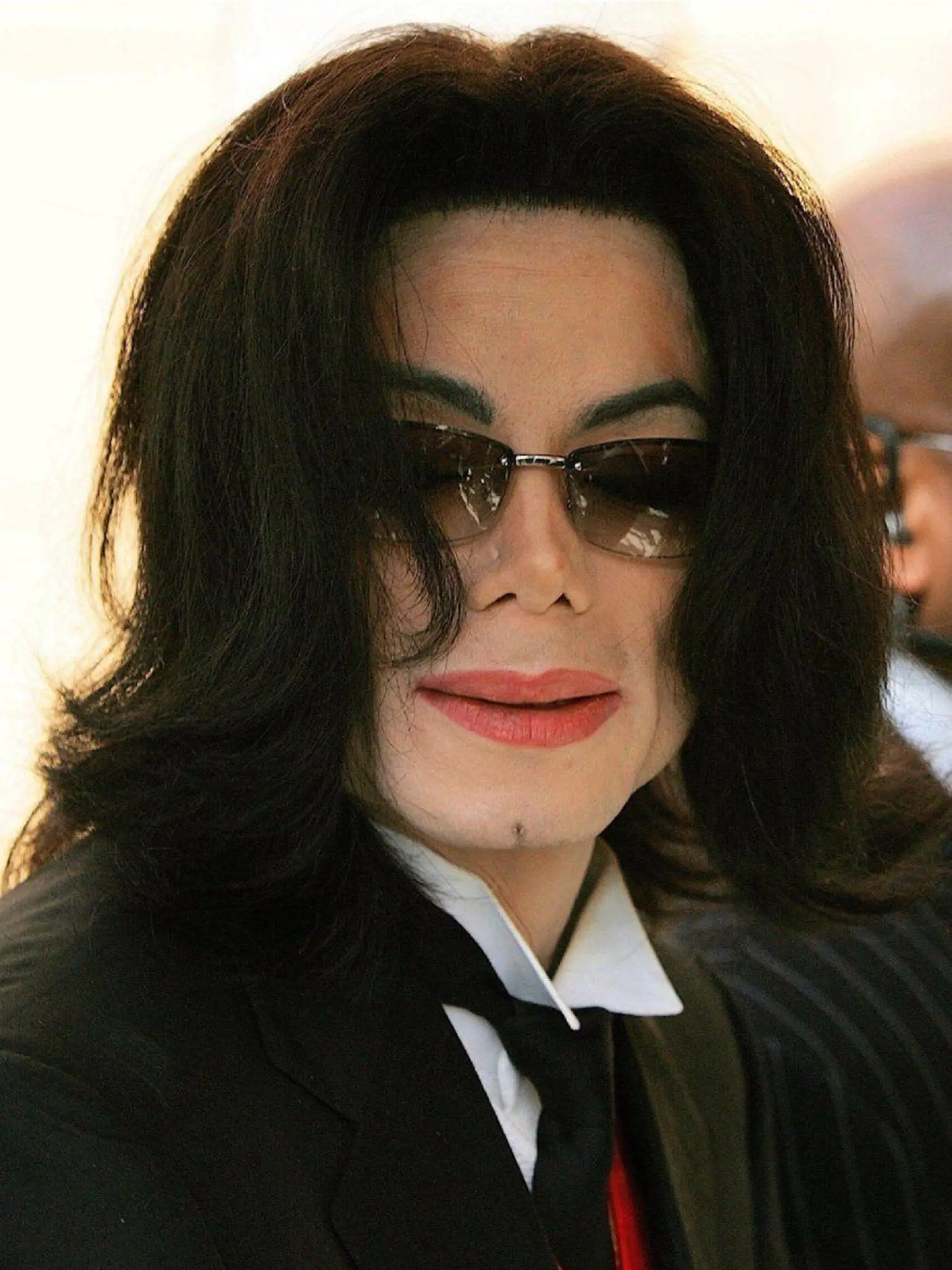 Takto vyzerá Michael Jackson po približne 50 plastických operáciách.