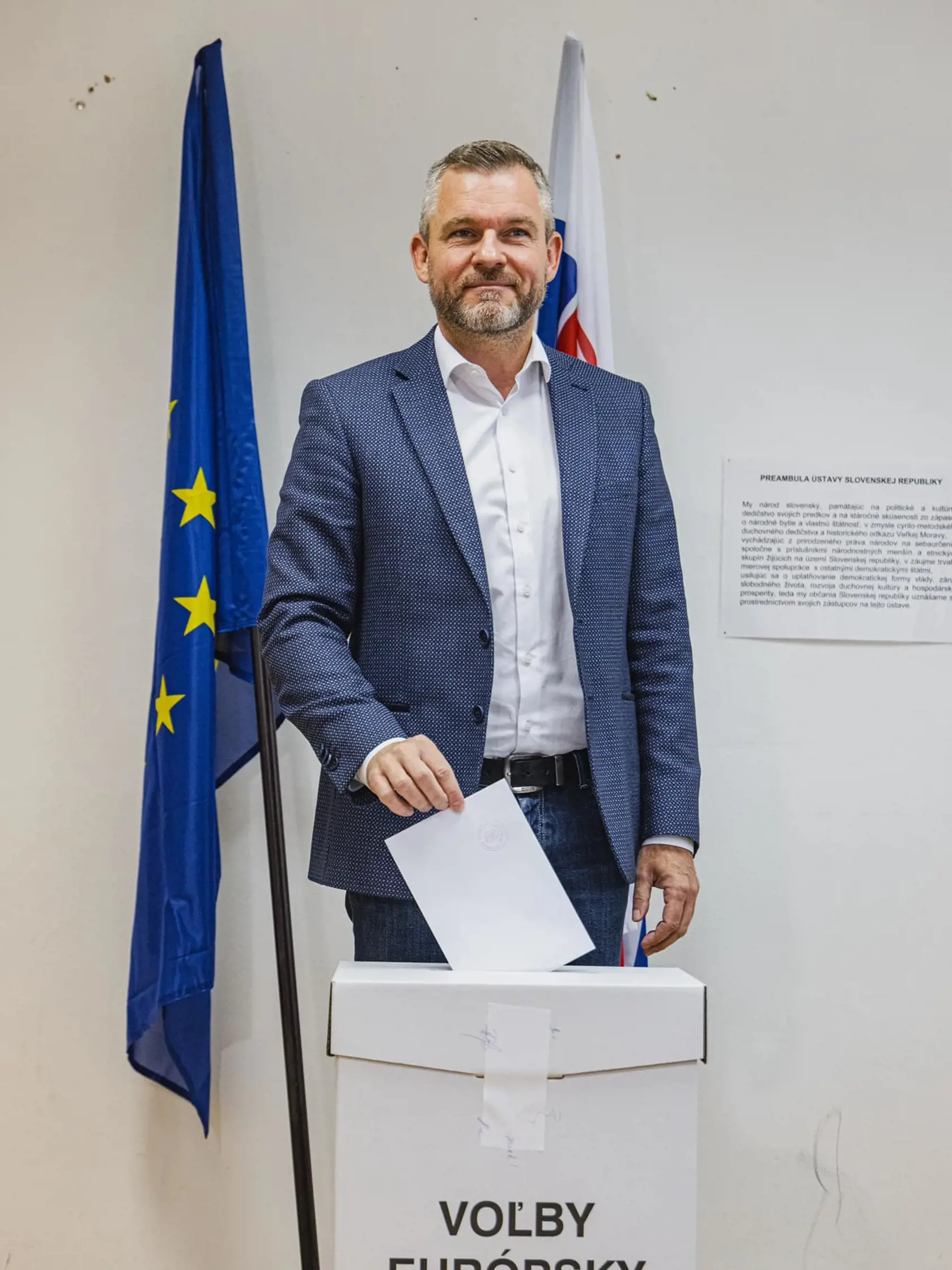 "Každý hlas je dôležitý a môže rozhodnúť. Využite preto aj vy svoje právo vyjadriť názor a príďte dnes voliť. Je to tá najlepšia odpoveď na udalosti, ktoré otriasli Slovenskom," napísal na sociálnej sieti Peter Pellegrini.