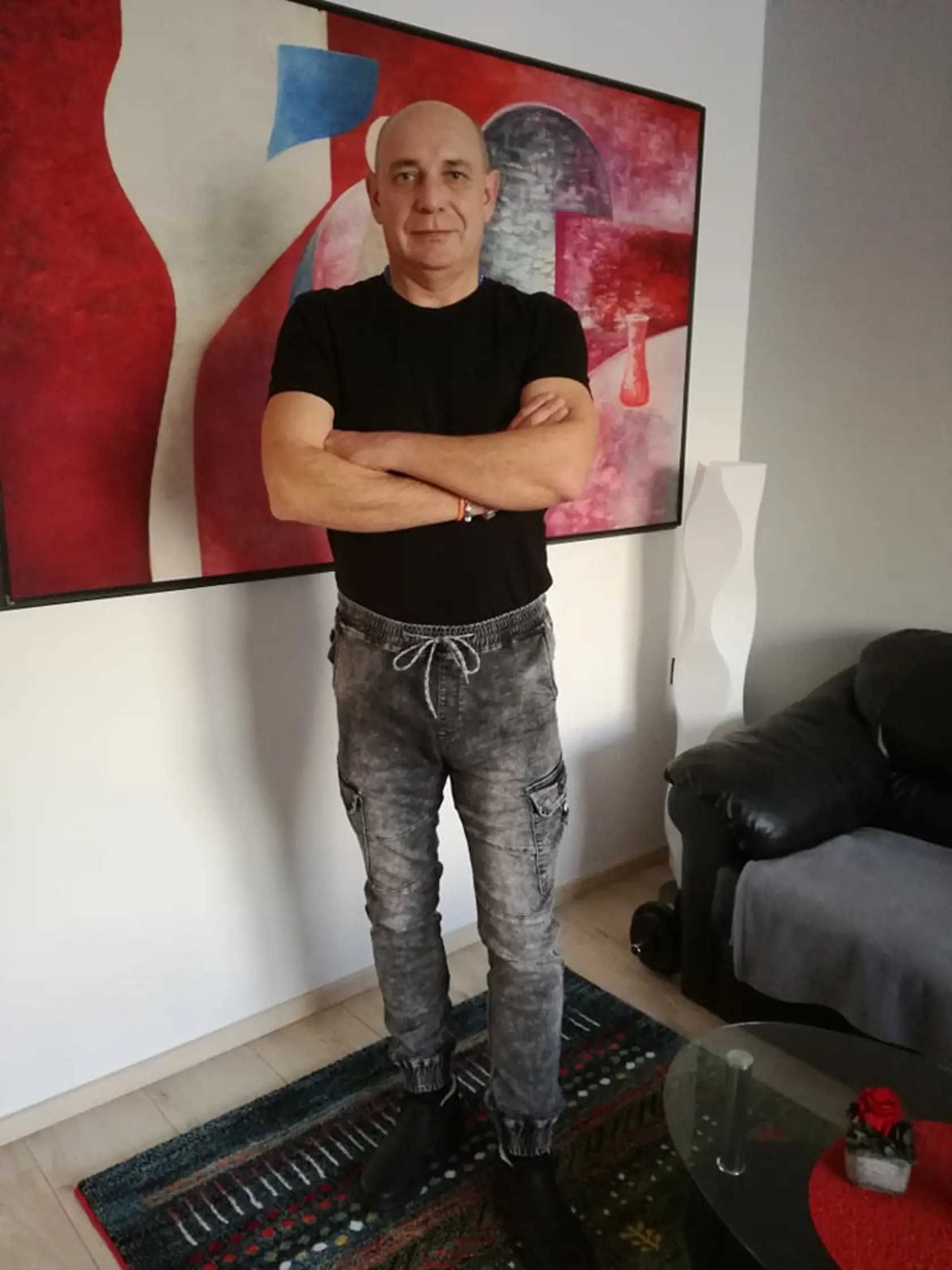 Hrdý na svoje dielo, Jozef sa dal na maľovanie obrazov.