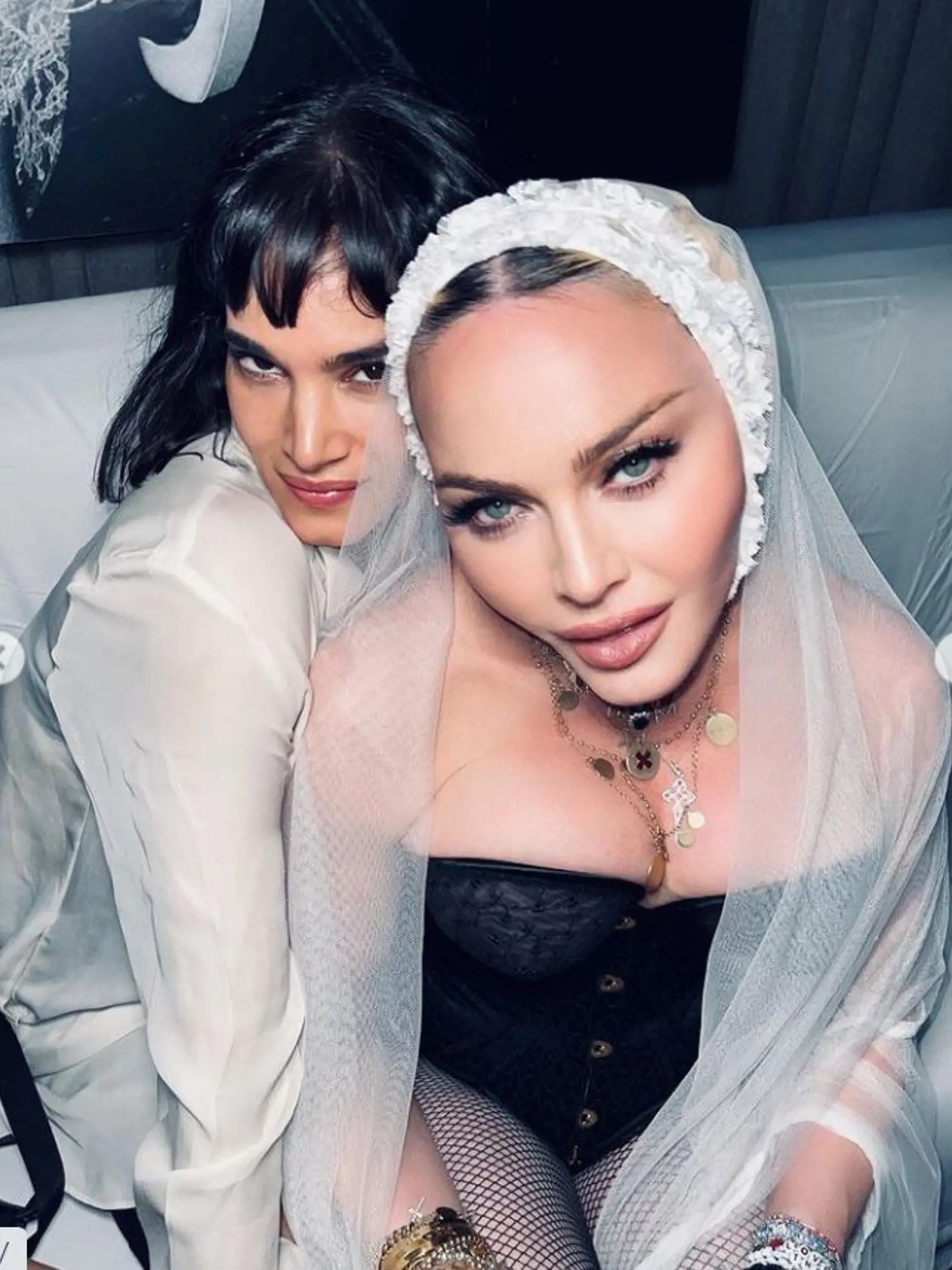 Madonna má na svojich fotografiách vyretušovanú tvár.