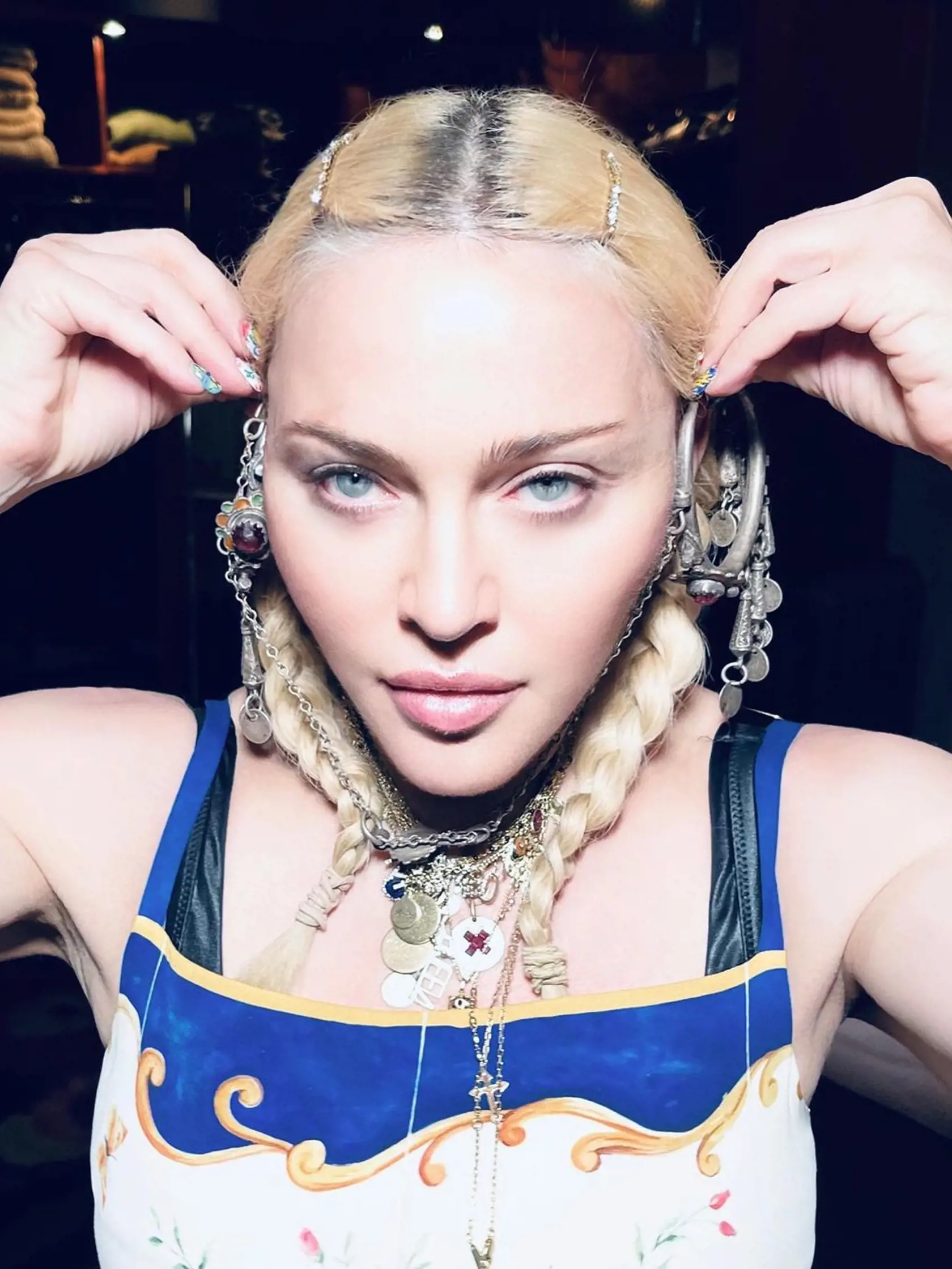 Speváčka Madonna oslávila v pondelok 16.augusta svoje už 63. narodeniny. Pri tejto príležitosti sa na sociálnej sieti s fanúšikmi podelila nie len o krásne darčeky, ktoré k sviatku dostala ale aj svojou kompletnou premenou.