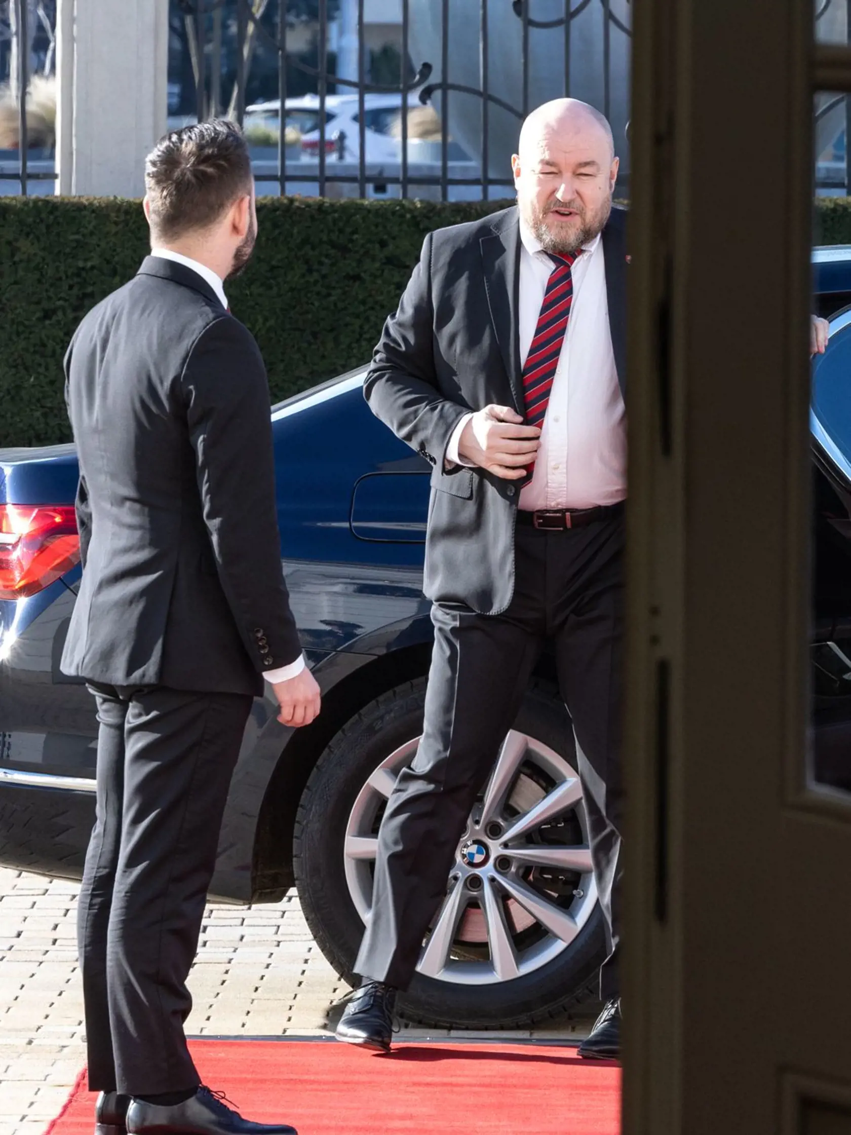 Rudolf Huliak prichádza do Prezidentského paláca.