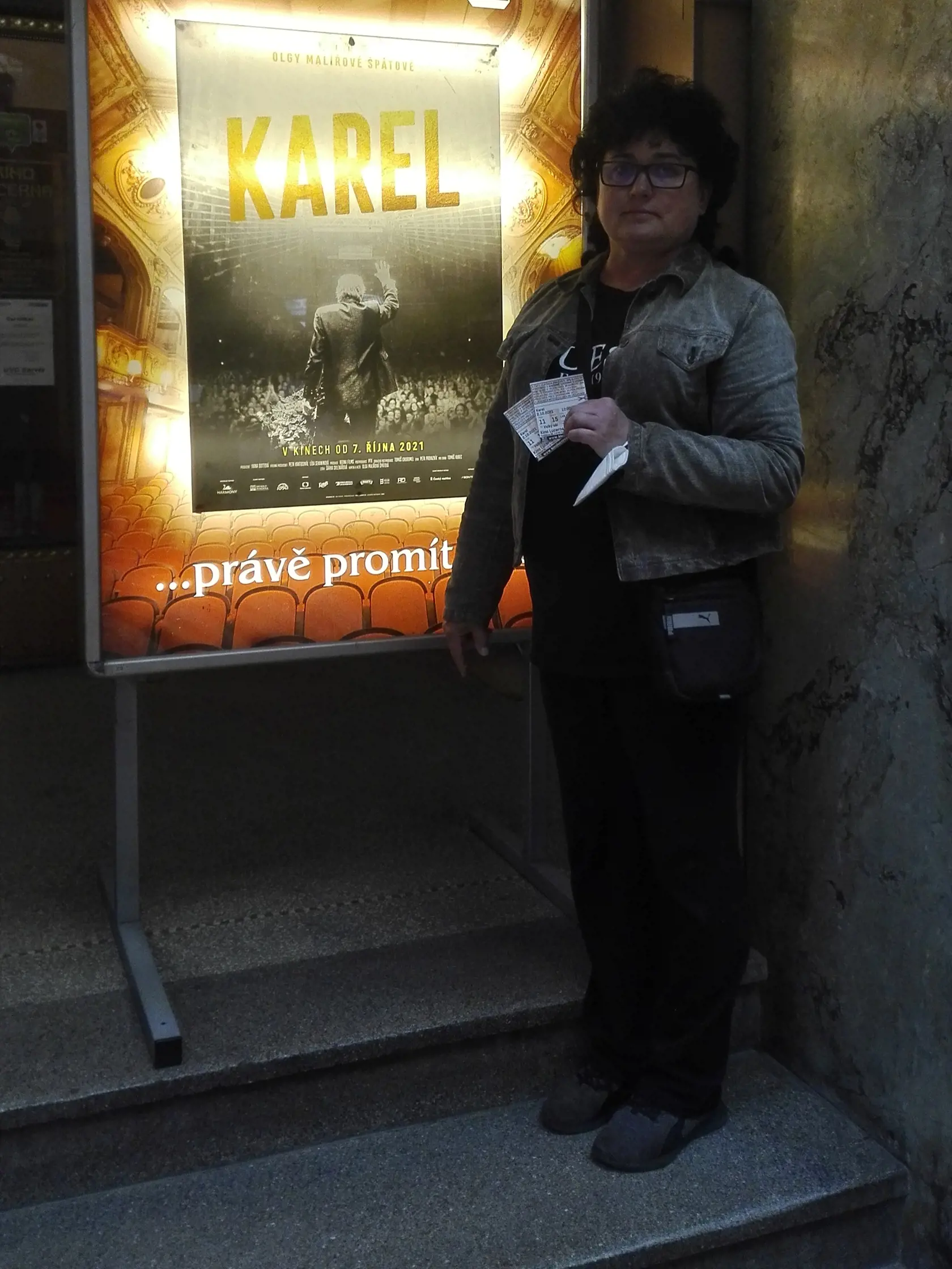 Ľubica využila návštevu Prahy na  to, aby si v predpremiére pozrela film Karel.