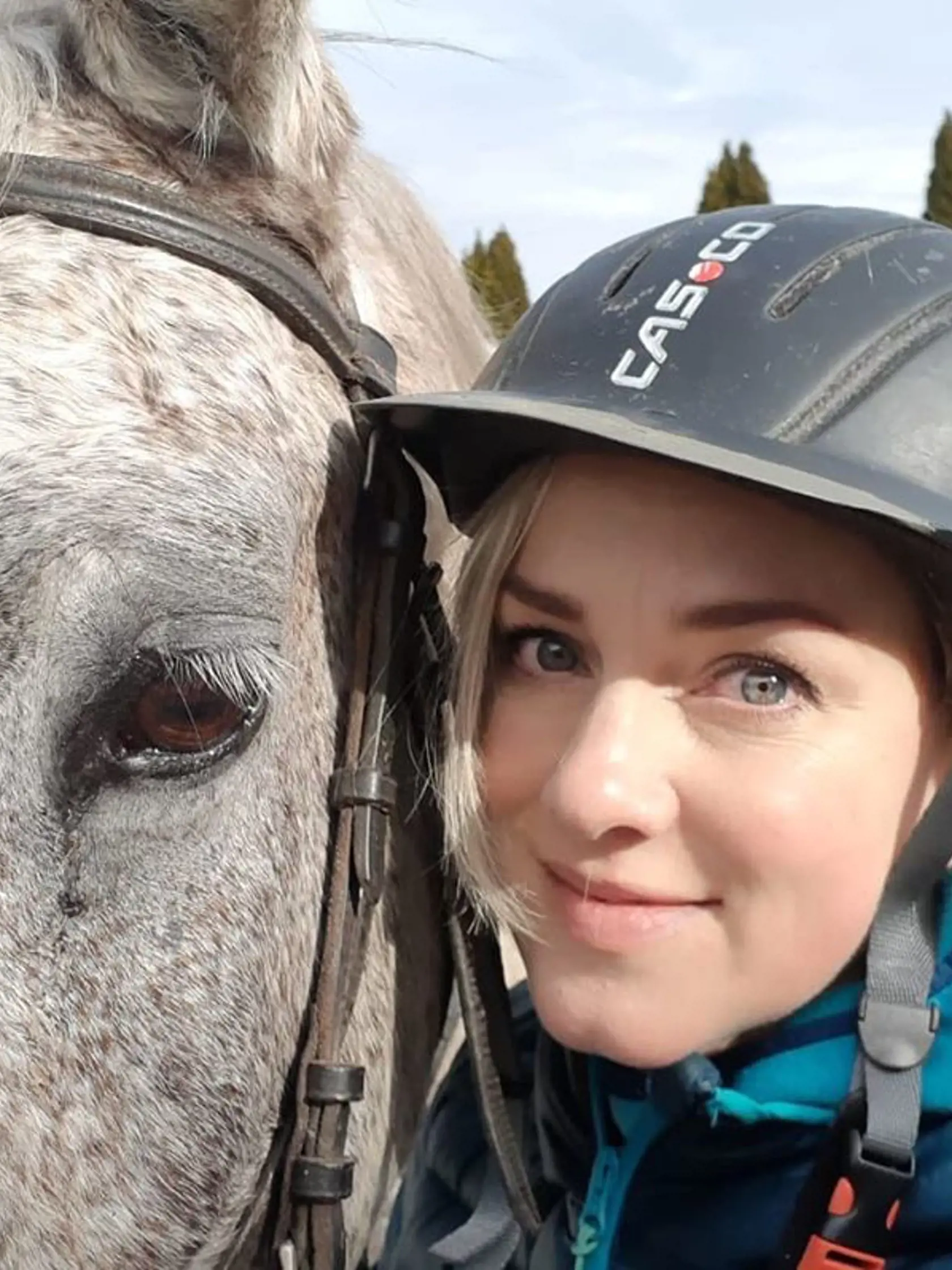 Monika Hilmerová síce koňa nevlastní, ale jazdiť vie