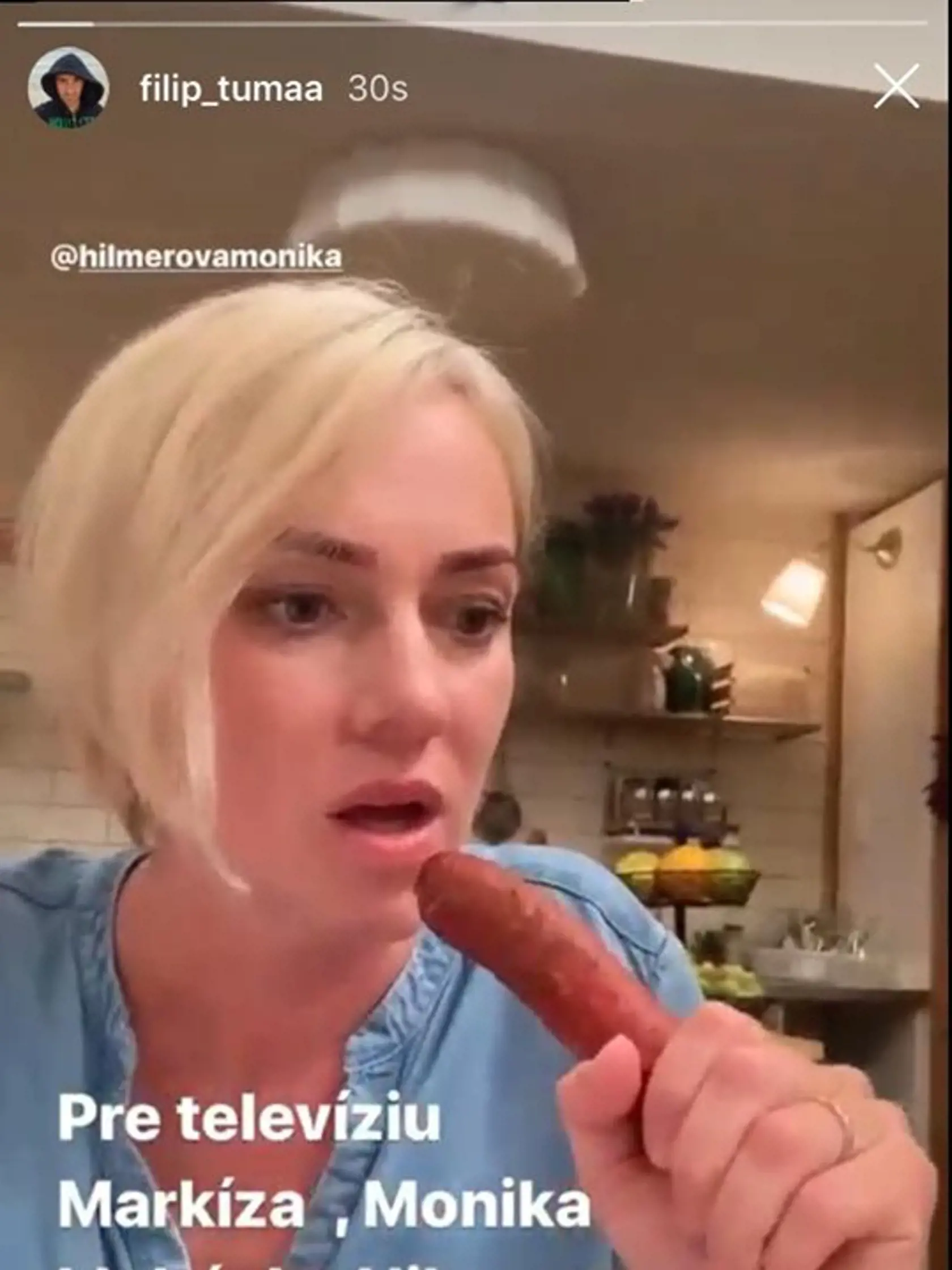 Hilmerová sa vo videu poriadne odviazala. Namiesto mikrofónu mala v ruke klobásu.