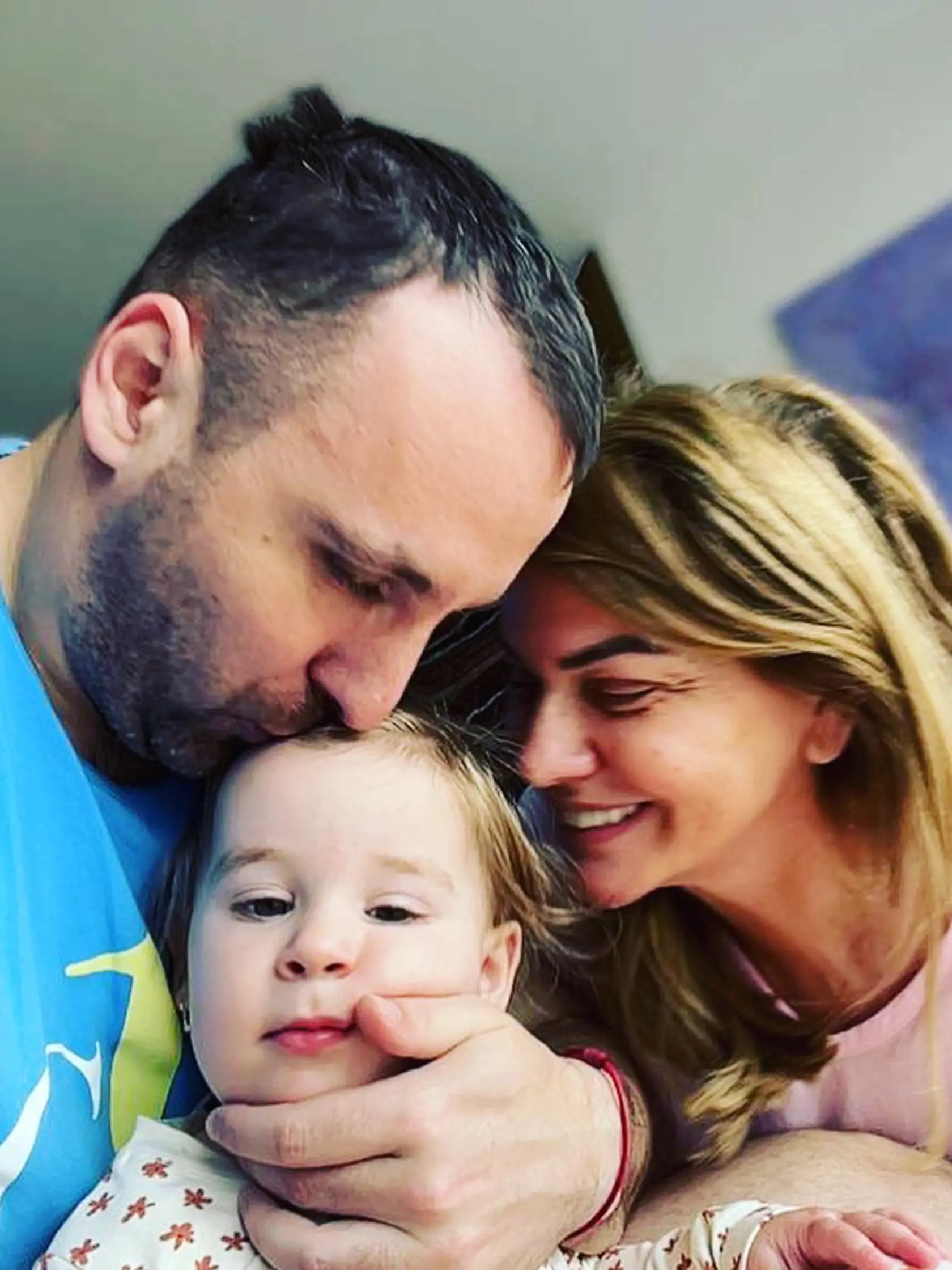 Monika Beňová s manželom a malou Leou.