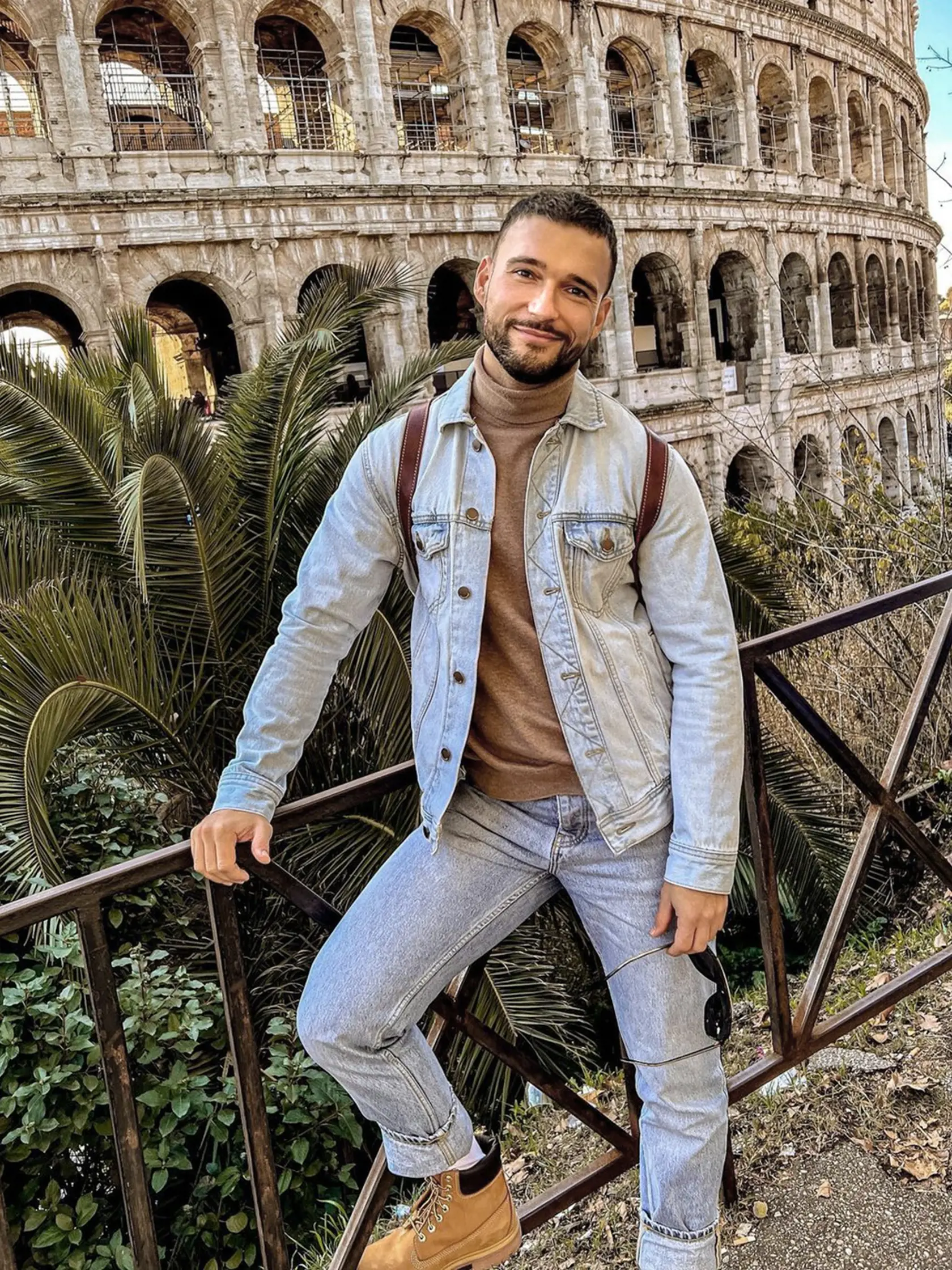Model aj cestovateľ. Vyskúšal si byť súčasťou prehliadky. Keď má len chvíľku voľna, zbalí si ruksak a ide do zahraničia.