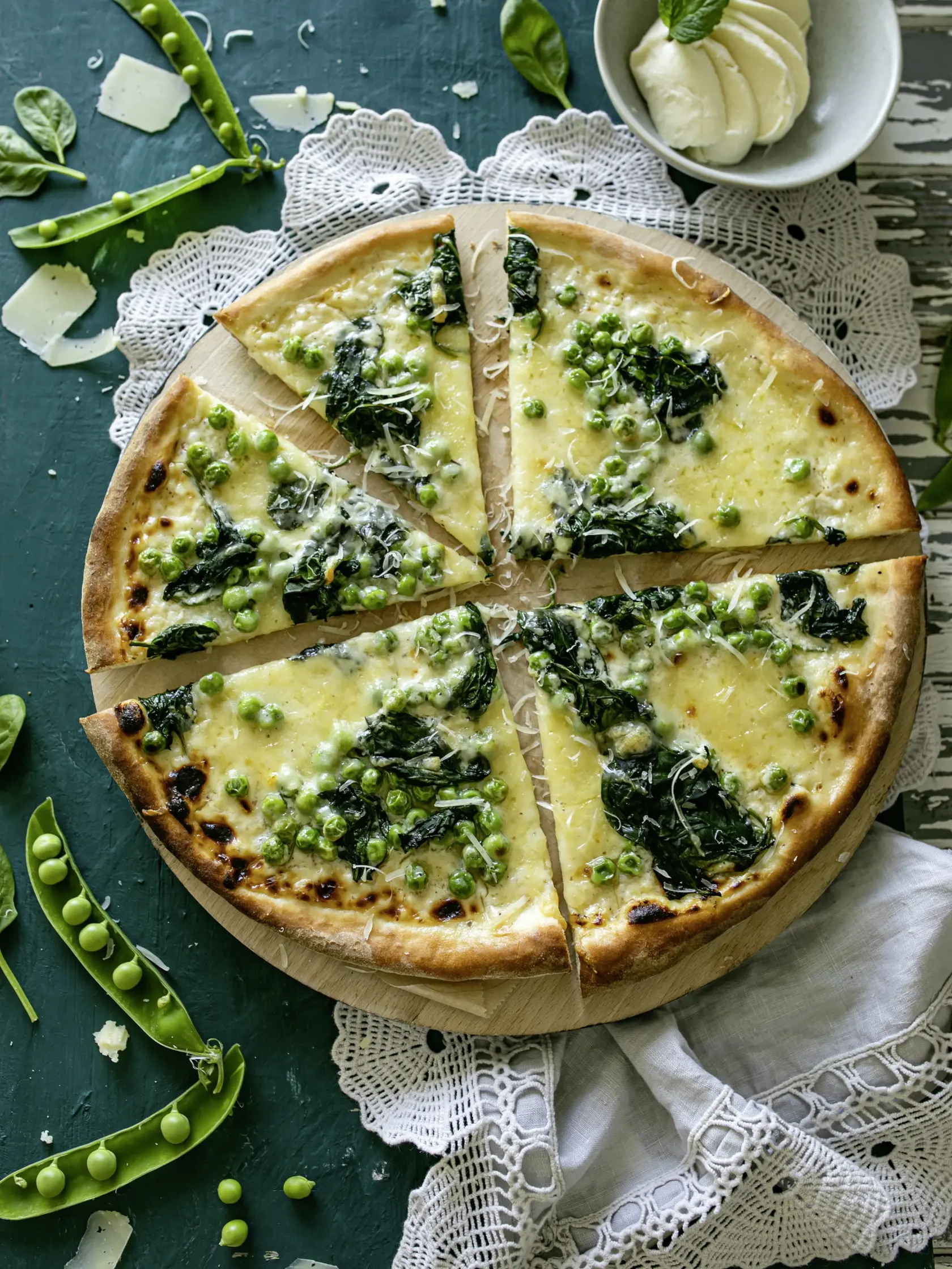 Hrášková pizza so špenátom
