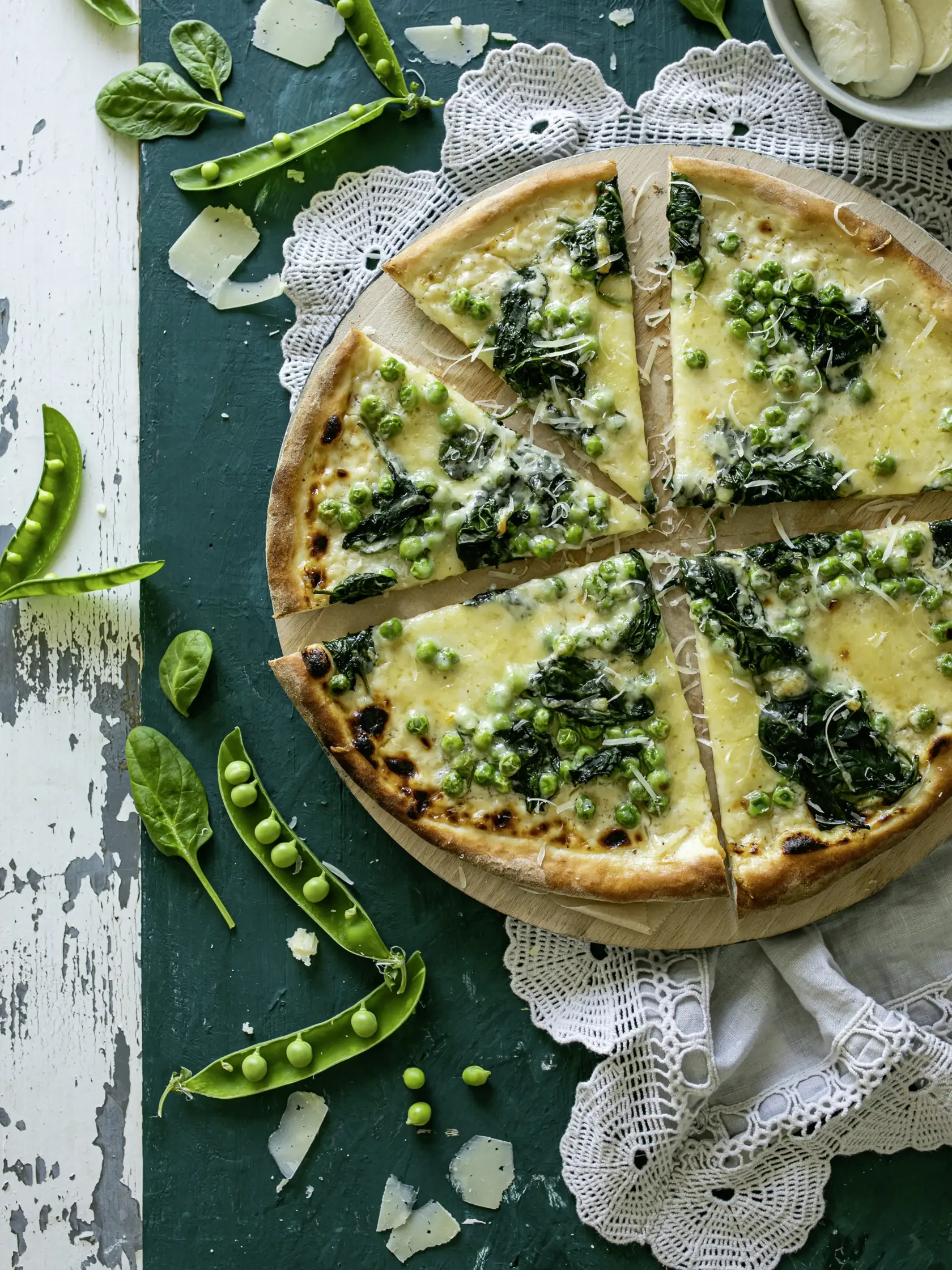 Hrášková pizza so špenátom