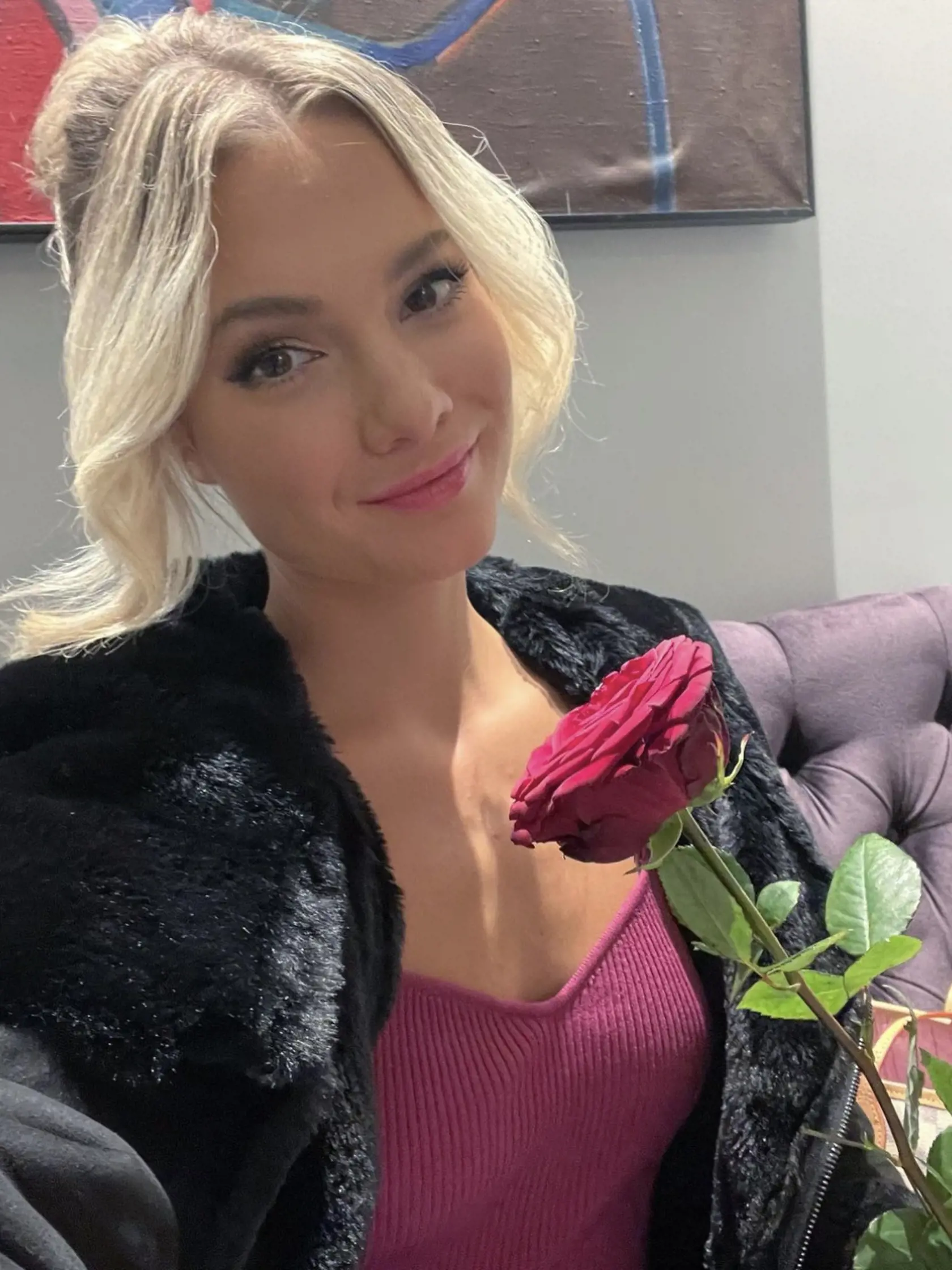 To sa jej zatiaľ krásnej blondínke darí a patrí k najväčším favoritkám na víťazstvo v reality šou Ruža pre nevestu.