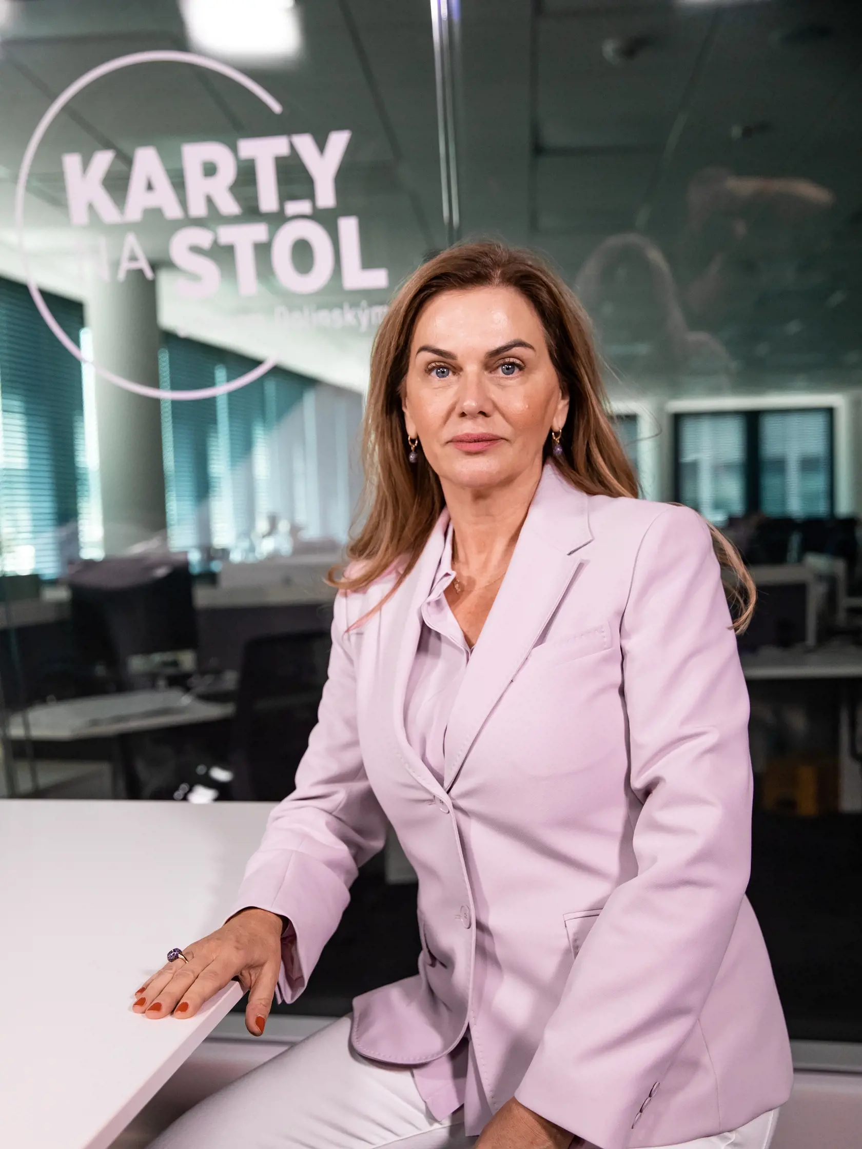 Diskusná relácia "Karty na stôl", ktorej hosťom bola poslankyňa Európskeho parlamentu za Slovenskú republiku Monika Beňová.