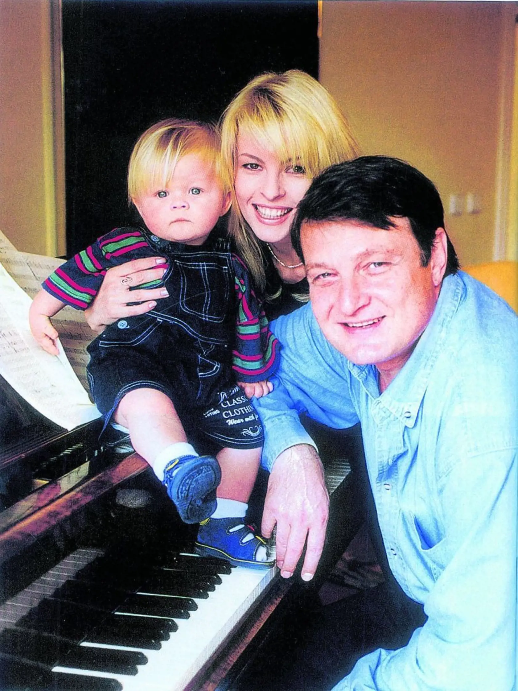 1997 - Zdanlivo idylické časy s malým Arturom. Iveta zahýbala Ladislavovi, on zase jej ...