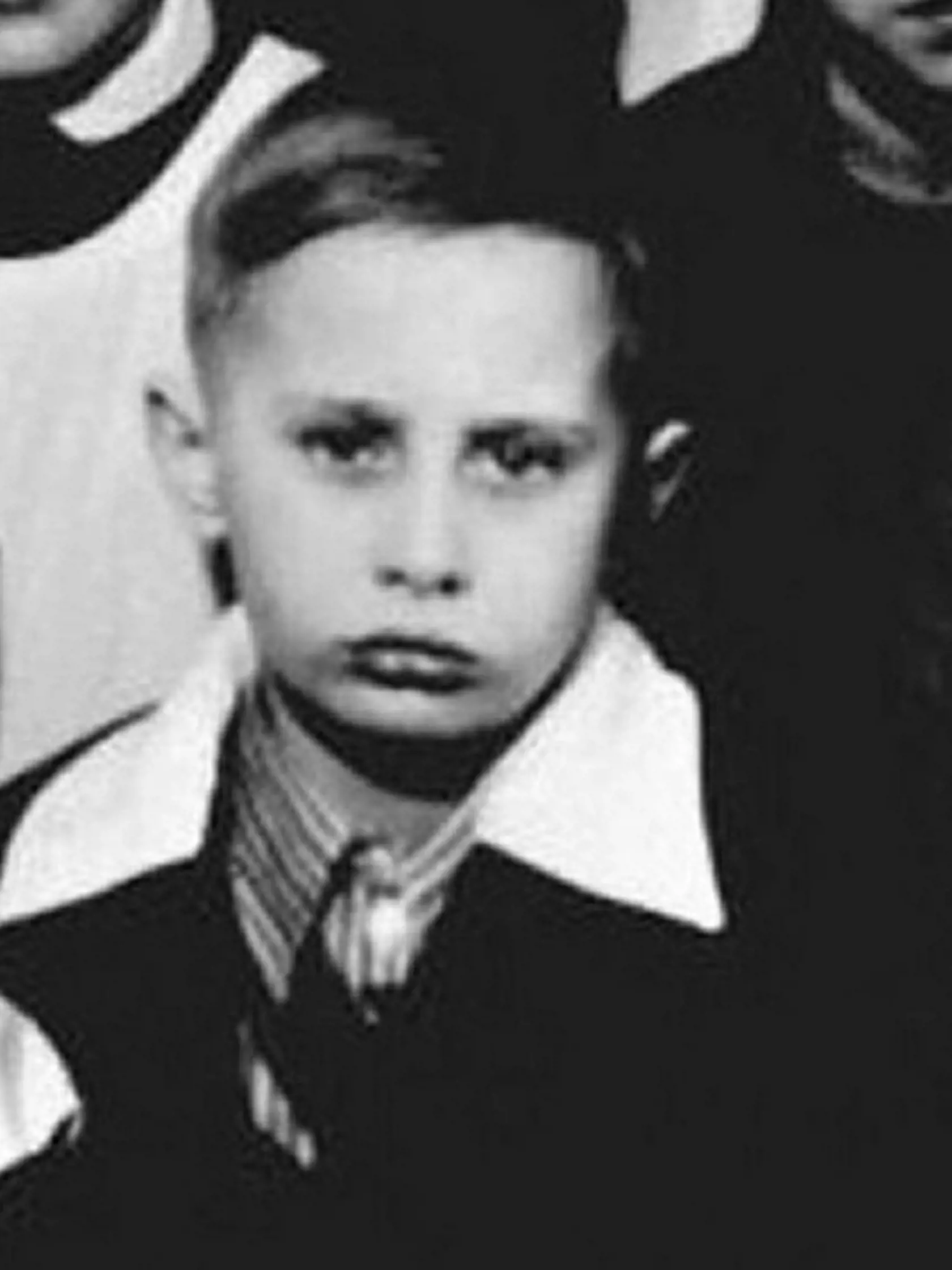Žena pôvodom z Gruzínska tvrdila, že svojho syna Vladimira poslala do Ruska keď mal desať rokov. Uviedla, že ho poslala preč kvôli tomu, že detstve trpel zneužívaním a zanedbávaním od svojho nevlastného otca Georgiho. Rodina predtým keď žila chudobnom meste Metekhi v Gruzínsku.