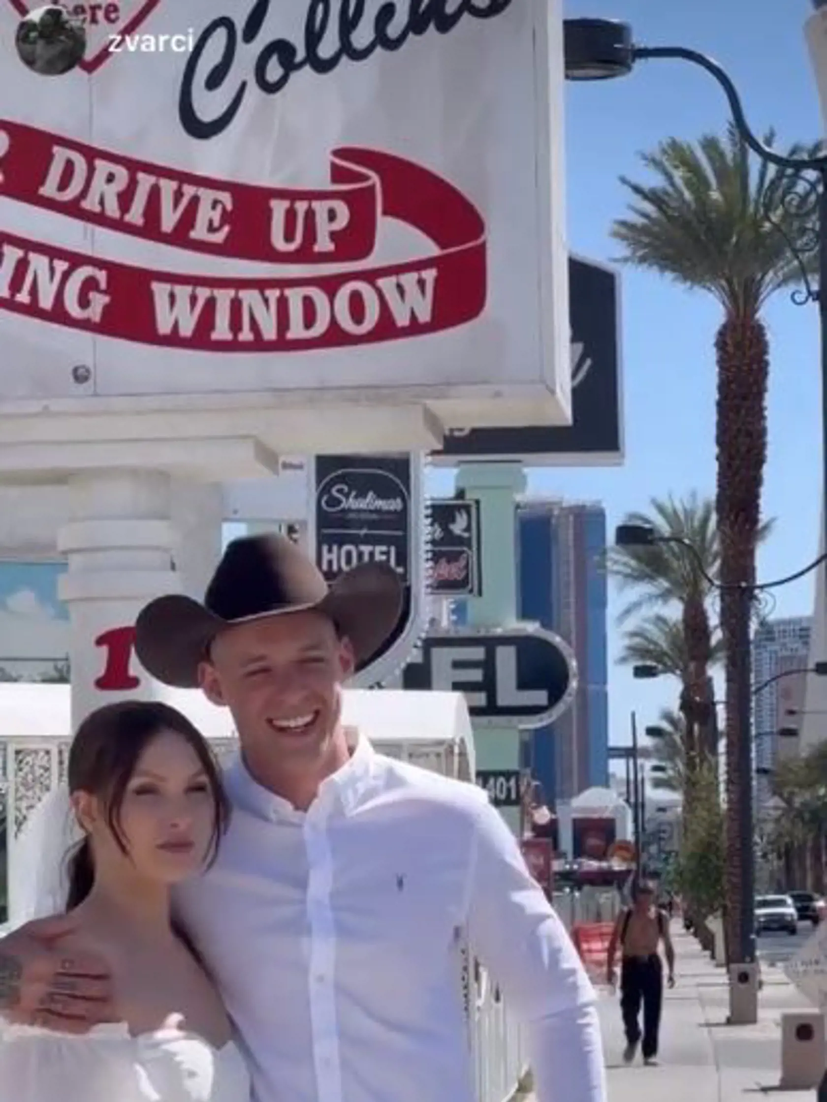 Herec Krištof Králik a modelka Petra Mácová si svoje áno povedali rovno v Las Vegas. Gratulujeme!
